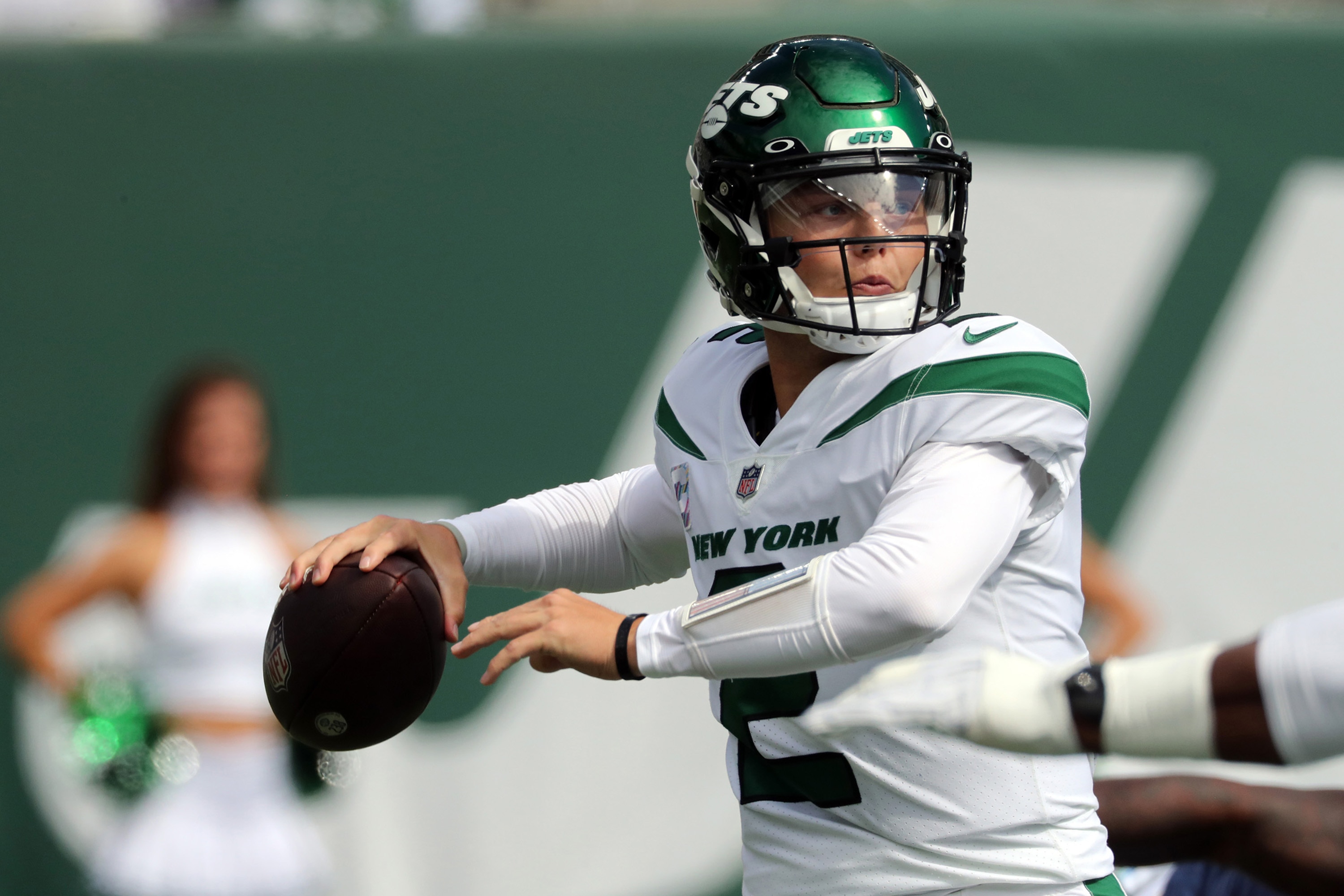 EAST RUTHERFORD, NEW JERSEY--OCTOBER 03: Quarterback Zach Wilson #2 of the New York Jets passes the ball during the Tennessee Titans vs New York Jets game at MetLife Stadium on October 3, 2021 in East Rutherford, New Jersey. (Photo by Al Pereira/Getty Images)