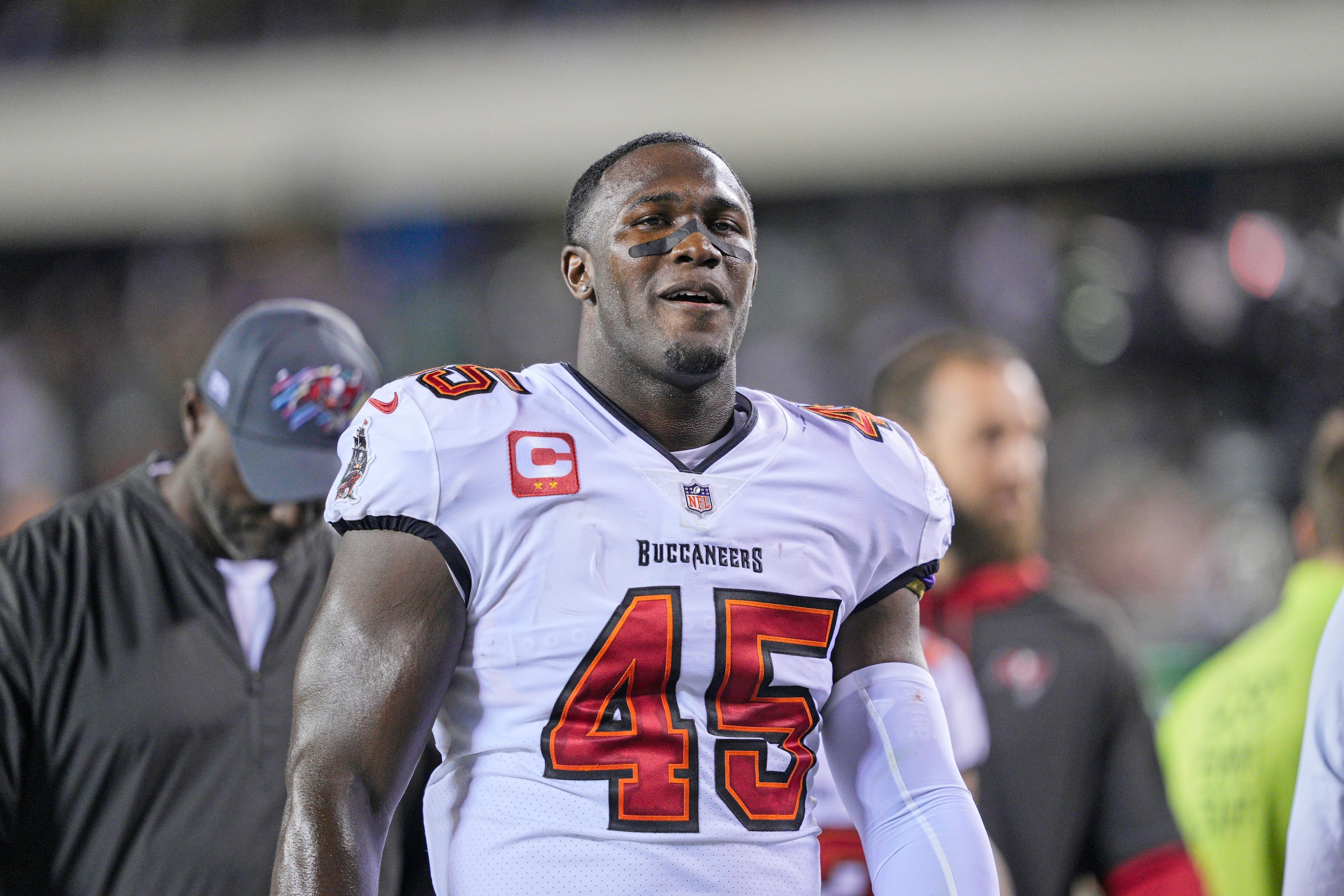 PHILADELPHIA, PA - OCTOBER 14: Tampa Bay Buccaneers Linebacker Devin White (45) looks on during the game between the Philadelphia Eagles and the Tampa Bay Buccaneers on October 14, 2021 at Lincoln Financial Field in Philadelphia, PA. (Photo by Andy Lewis/Icon Sportswire via Getty Images)