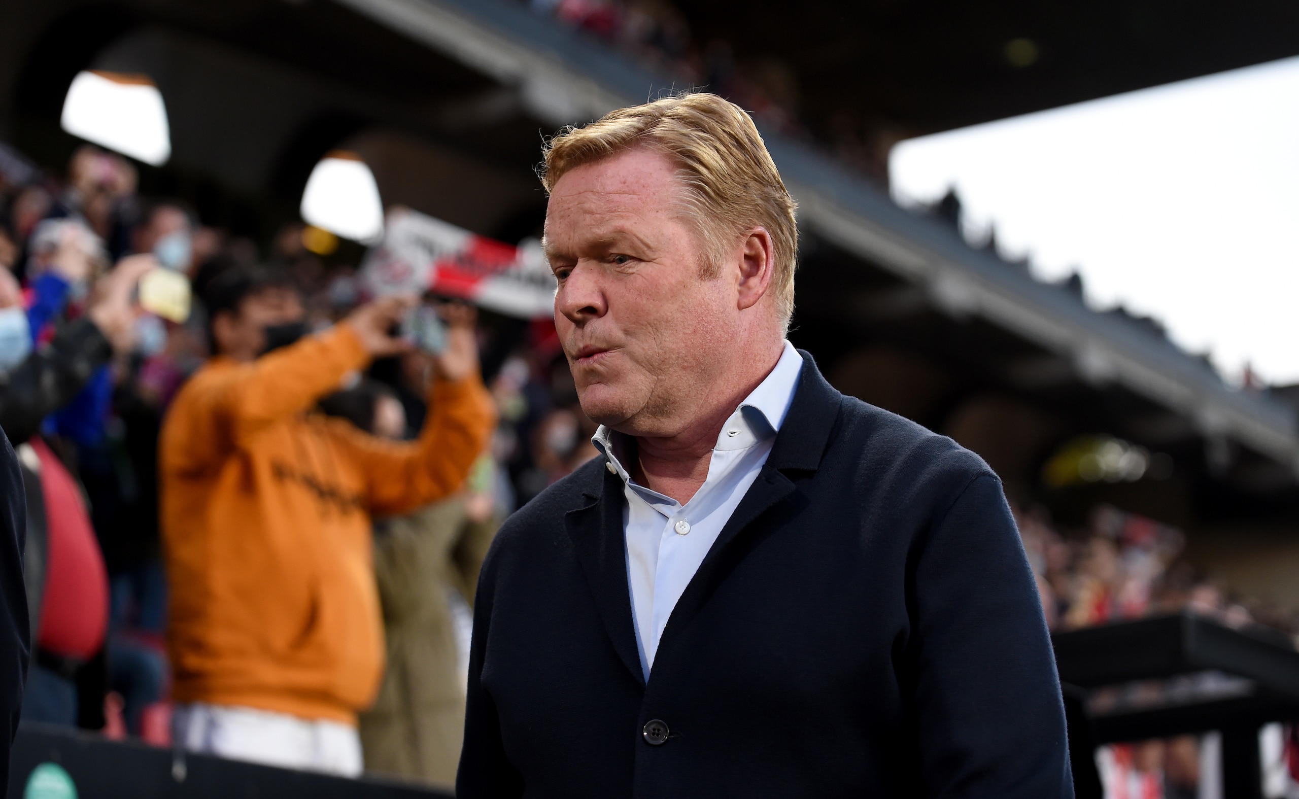 MADRID, SPAIN - OCTOBER 27: Ronald Koeman the coach of Barcelona during the LaLiga Santander match between Rayo Vallecano and FC Barcelona at Campo de Futbol de Vallecas on October 27, 2021 in Madrid, Spain. (Photo by Denis Doyle/Getty Images) MADRID, SPAIN - OCTOBER 27: Ronald Koeman the coach of Barcelona during the LaLiga Santander match between Rayo Vallecano and FC Barcelona at Campo de Futbol de Vallecas on October 27, 2021 in Madrid, Spain. (Photo by Denis Doyle/Getty Images)