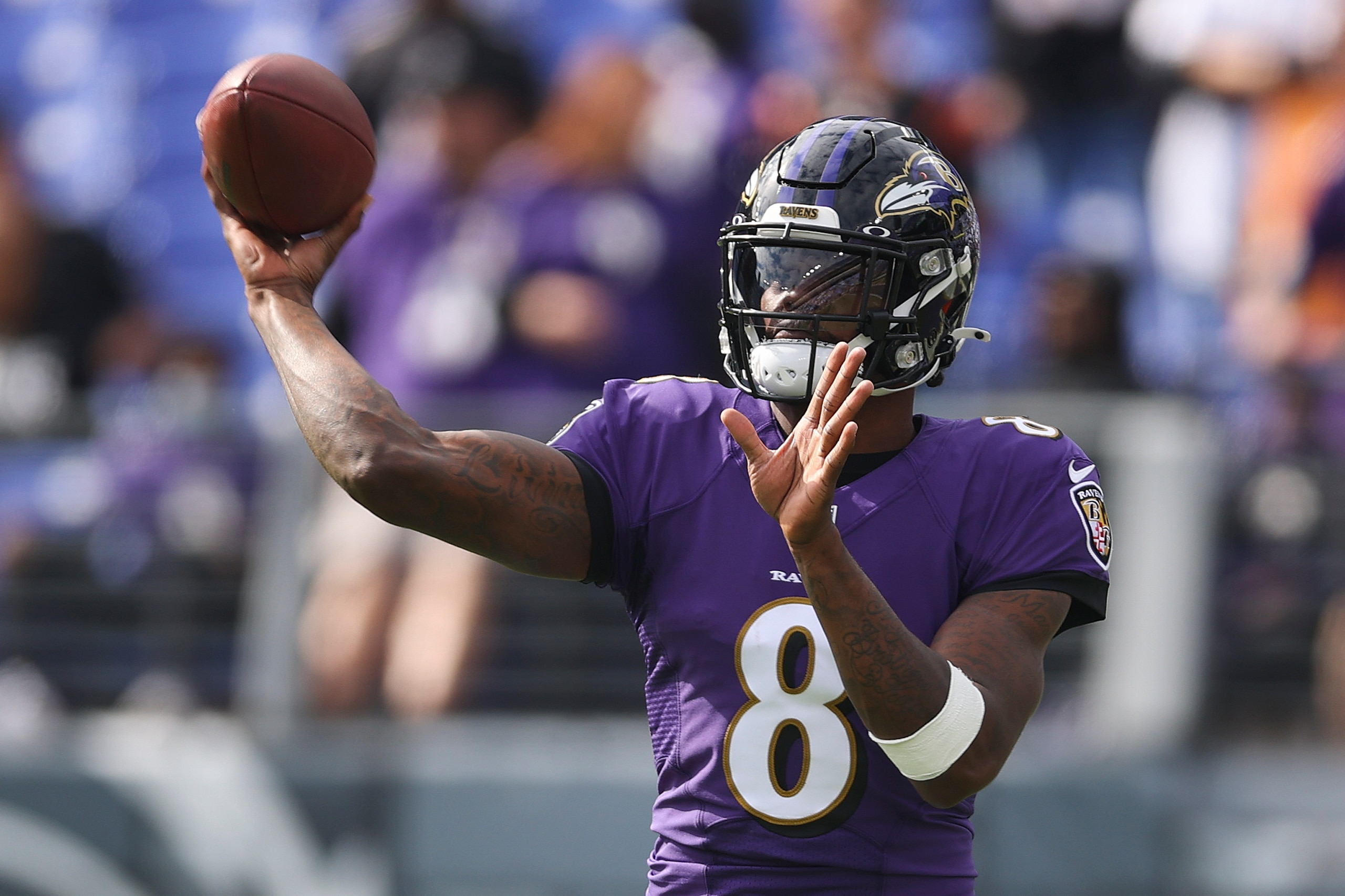 BALTIMORE, MARYLAND - OCTOBER 24: Lamar Jackson #8 of the Baltimore Ravens warms up before a game against the Cincinnati Bengals at M&T Bank Stadium on October 24, 2021 in Baltimore, Maryland. (Photo by Rob Carr/Getty Images) BALTIMORE, MARYLAND - OCTOBER 24: Lamar Jackson #8 of the Baltimore Ravens warms up before a game against the Cincinnati Bengals at M&T Bank Stadium on October 24, 2021 in Baltimore, Maryland. (Photo by Rob Carr/Getty Images)