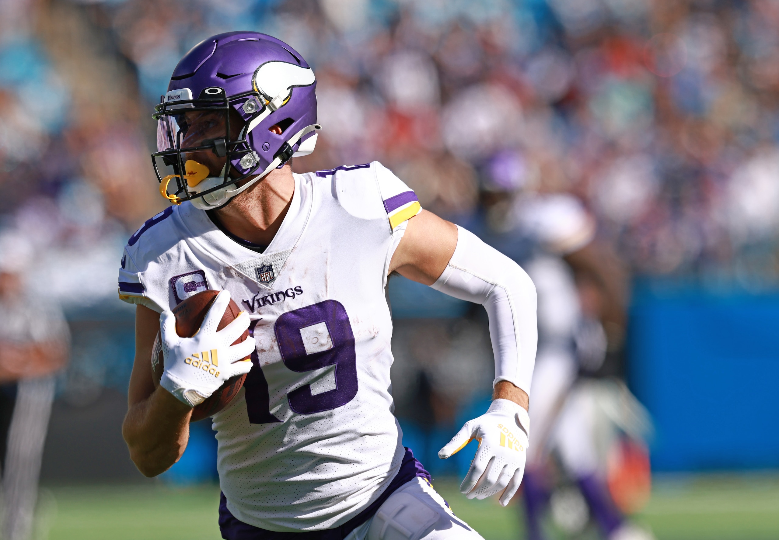 CHARLOTTE, NORTH CAROLINA - OCTOBER 17: Adam Thielen #19 of the Minnesota Vikings makes a catch during the third quarter against the Carolina Panthers at Bank of America Stadium on October 17, 2021 in Charlotte, North Carolina. (Photo by Grant Halverson/Getty Images) CHARLOTTE, NORTH CAROLINA - OCTOBER 17: Adam Thielen #19 of the Minnesota Vikings makes a catch during the third quarter against the Carolina Panthers at Bank of America Stadium on October 17, 2021 in Charlotte, North Carolina. (Photo by Grant Halverson/Getty Images)