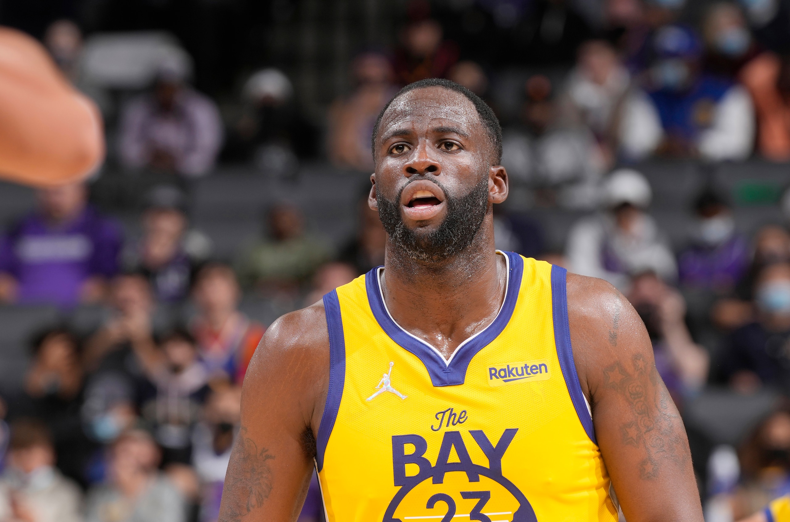 SACRAMENTO, CA - OCTOBER 24: Draymond Green #23 of the Golden State Warriors looks on during the game against the Sacramento Kings on October 24, 2021 at Golden 1 Center in Sacramento, California. NOTE TO USER: User expressly acknowledges and agrees that, by downloading and or using this photograph, User is consenting to the terms and conditions of the Getty Images Agreement. Mandatory Copyright Notice: Copyright 2021 NBAE (Photo by Rocky Widner/NBAE via Getty Images) SACRAMENTO, CA - OCTOBER 24: Draymond Green #23 of the Golden State Warriors looks on during the game against the Sacramento Kings on October 24, 2021 at Golden 1 Center in Sacramento, California. NOTE TO USER: User expressly acknowledges and agrees that, by downloading and or using this photograph, User is consenting to the terms and conditions of the Getty Images Agreement. Mandatory Copyright Notice: Copyright 2021 NBAE (Photo by Rocky Widner/NBAE via Getty Images)