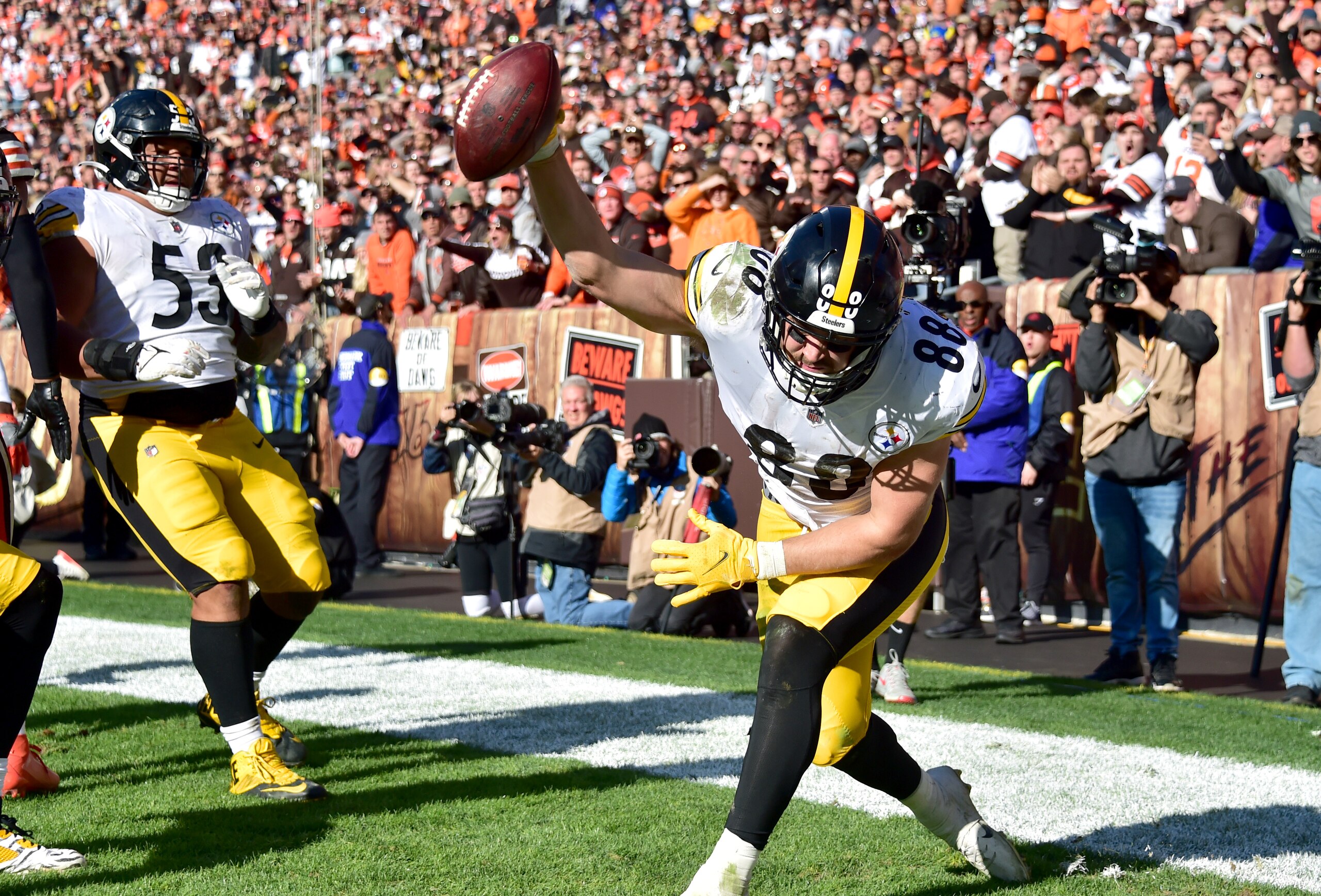 CLEVELAND, OHIO - OCTOBER 31: Pat Freiermuth #88 of the Pittsburgh Steelers celebrates his touchdown during the second half against the Cleveland Browns at FirstEnergy Stadium on October 31, 2021 in Cleveland, Ohio. (Photo by Jason Miller/Getty Images)