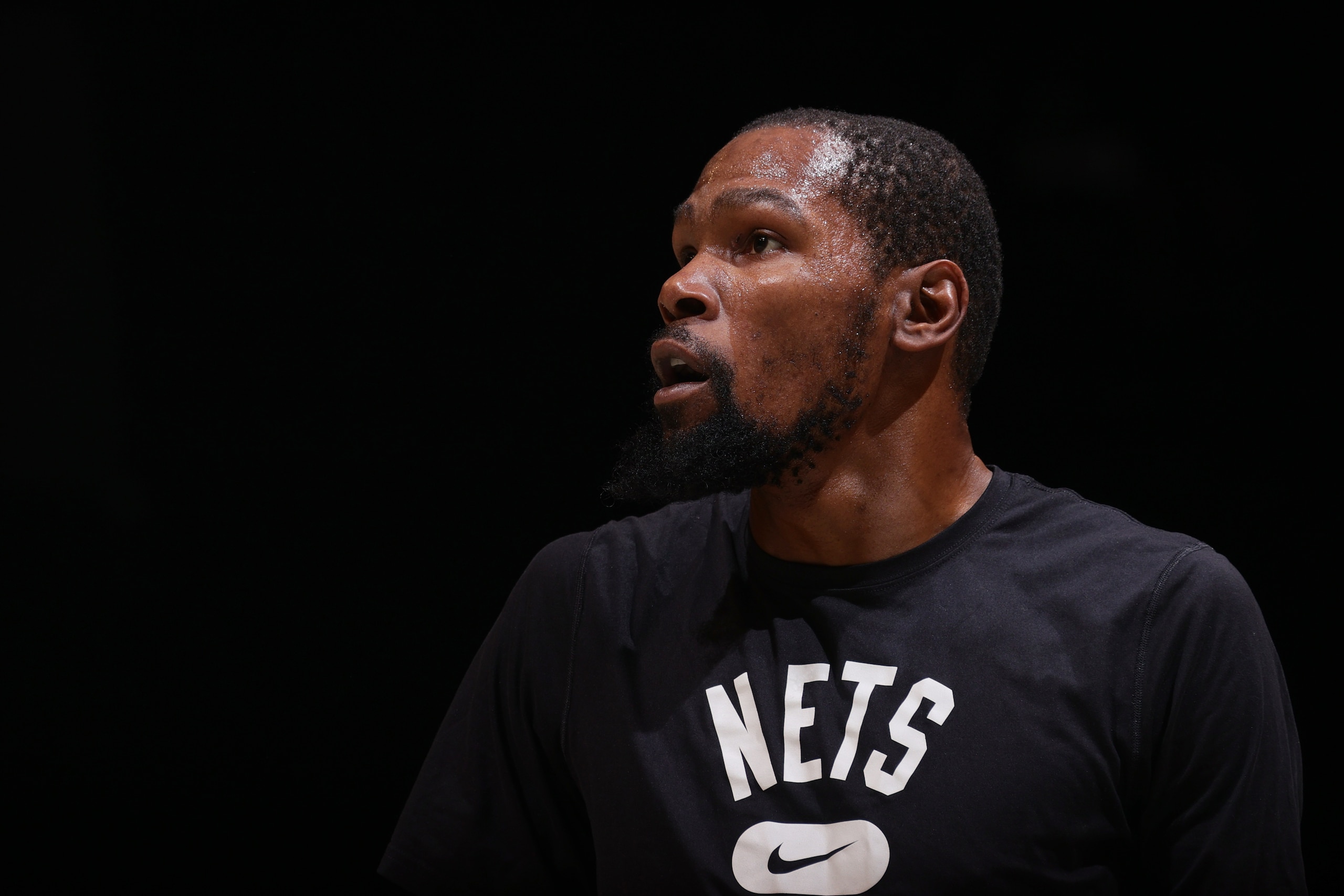 BROOKLYN, NY - OCTOBER 31: Kevin Durant #7 of the Brooklyn Nets warms up prior to the game against the Detroit Pistons on October 31, 2021 at Barclays Center in Brooklyn, New York. NOTE TO USER: User expressly acknowledges and agrees that, by downloading and or using this Photograph, user is consenting to the terms and conditions of the Getty Images License Agreement. Mandatory Copyright Notice: Copyright 2021 NBAE (Photo by Nathaniel S. Butler/NBAE via Getty Images)