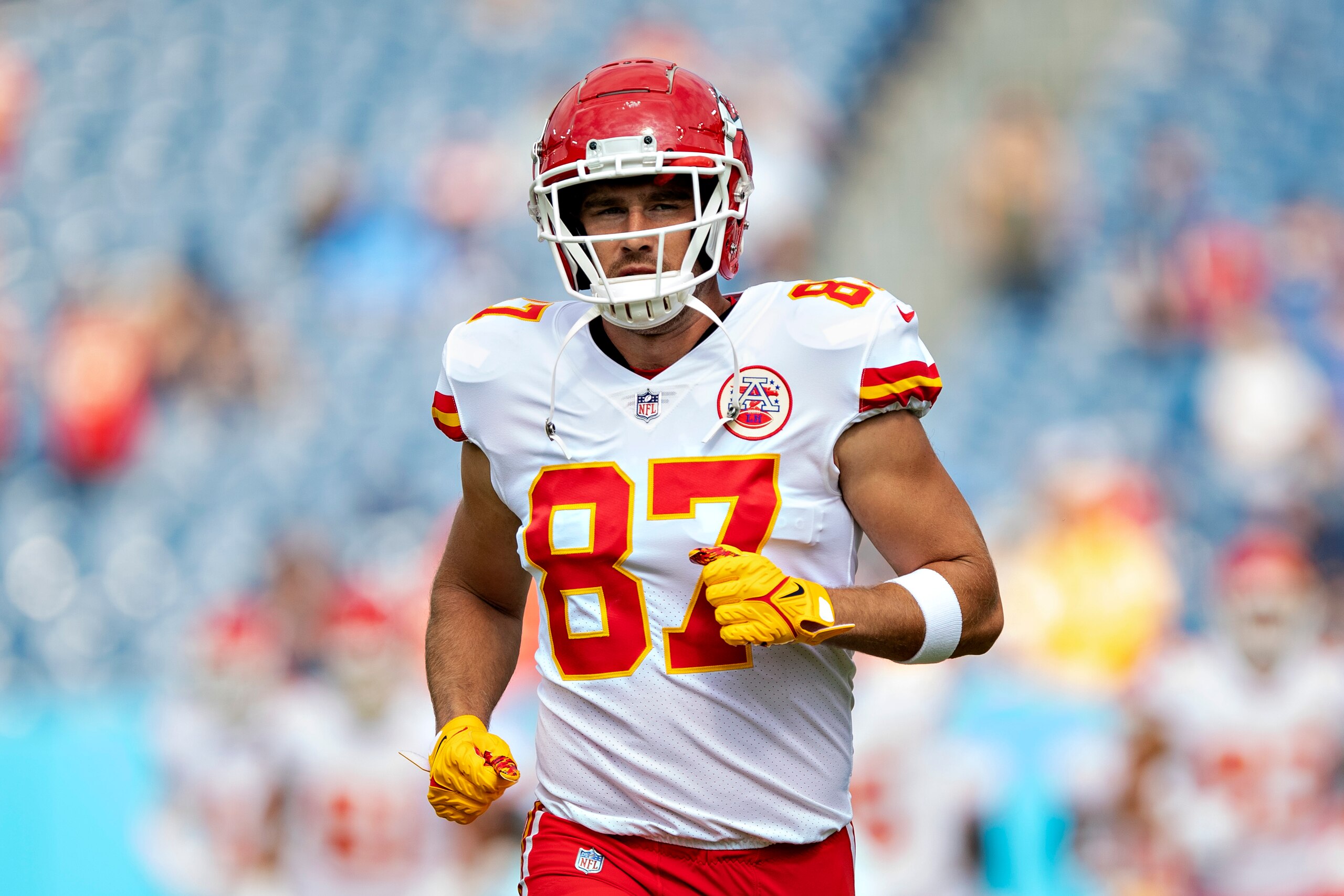 NASHVILLE, TENNESSEE - OCTOBER 24:  Travis Kelce #87 of the Kansas City Chiefs warms up before a game against the Tennessee Titans at Nissan Stadium on October 24, 2021 in Nashville, Tennessee.  The Titans defeated the Chiefs 27-3.  (Photo by Wesley Hitt/Getty Images)