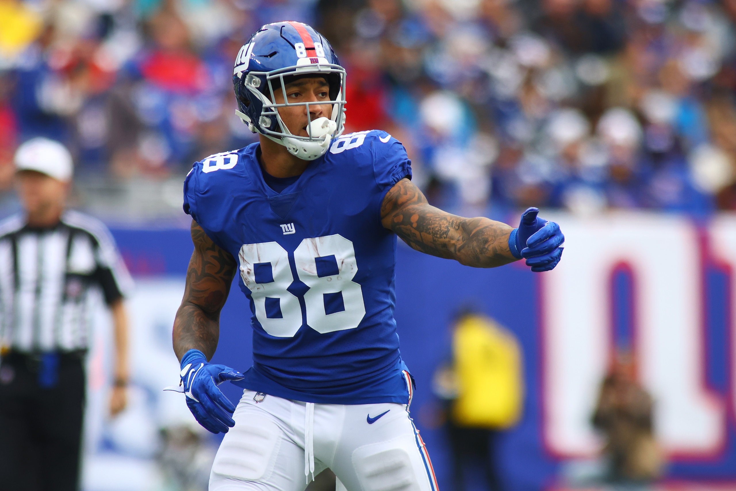 EAST RUTHERFORD, NEW JERSEY - OCTOBER 24: (NEW YORK DAILIES OUT) Evan Engram #88 of the New York Giants in action against the Carolina Panthers at MetLife Stadium on October 24, 2021 in East Rutherford, New Jersey. New York Giants defeated the Carolina Panthers 25-3. (Photo by Mike Stobe/Getty Images)