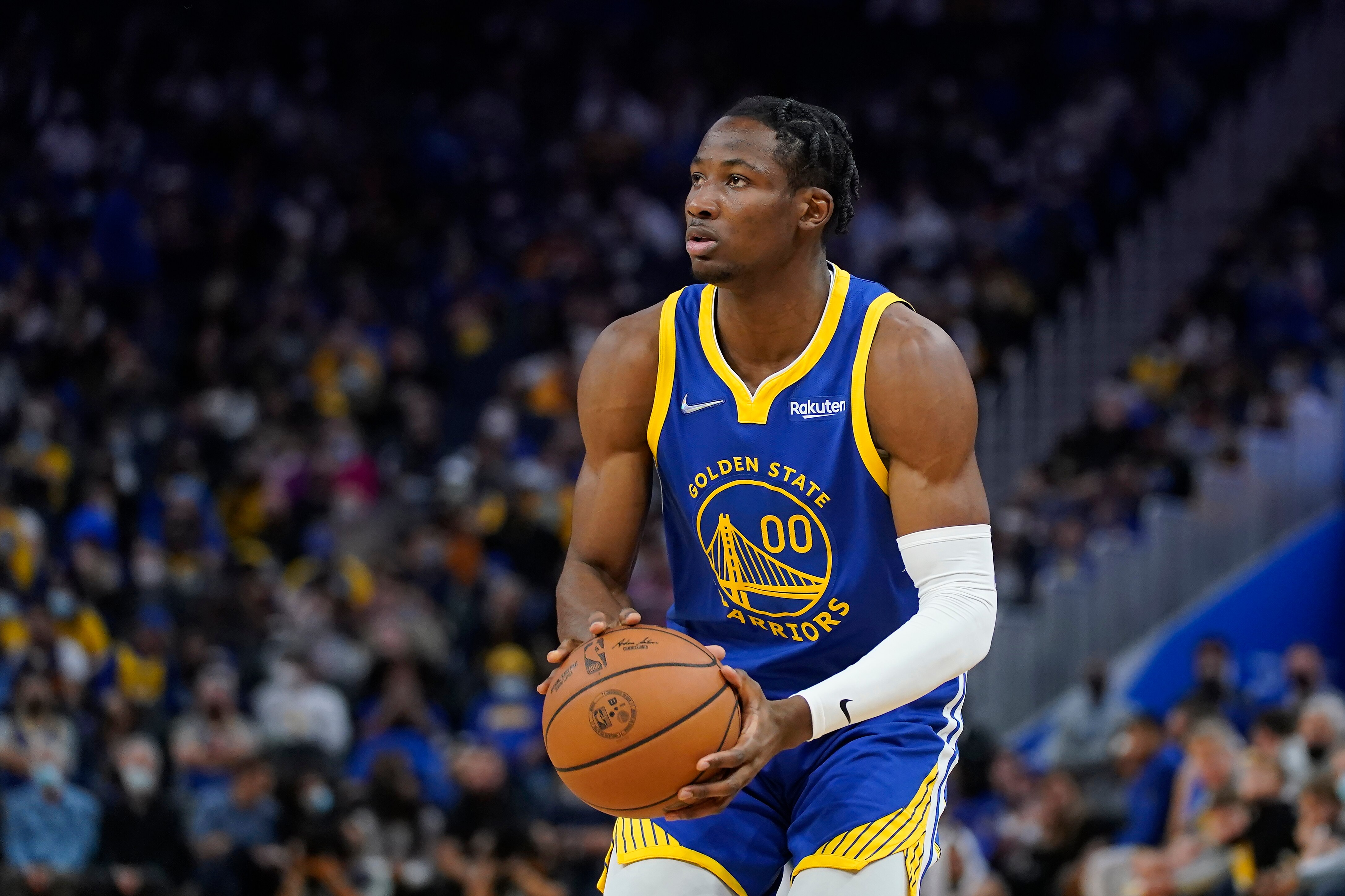 Golden State Warriors forward Jonathan Kuminga (00) against the Oklahoma City Thunder during an NBA basketball game in San Francisco, Saturday, Oct. 30, 2021. (AP Photo/Jeff Chiu)
