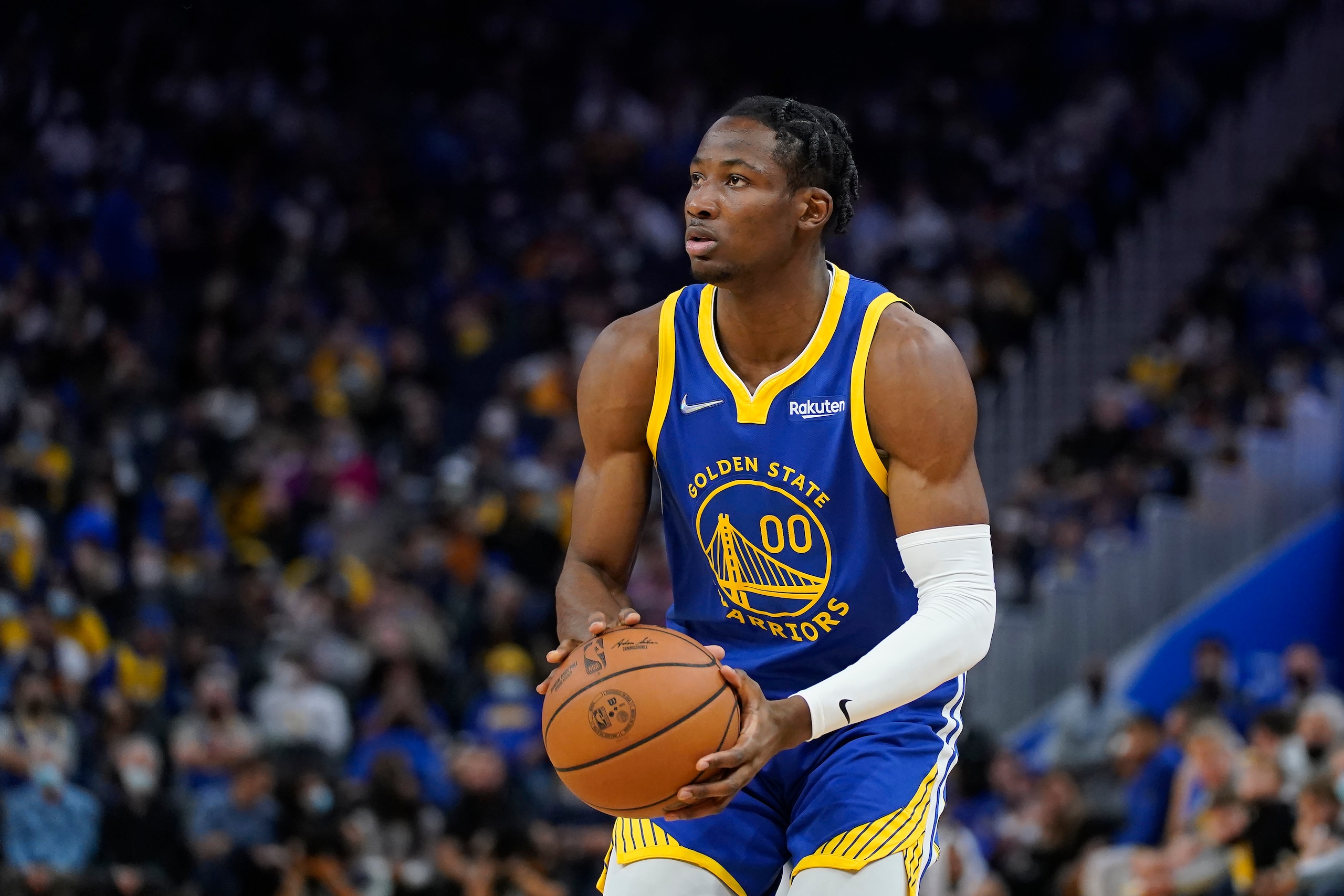 Golden State Warriors forward Jonathan Kuminga (00) against the Oklahoma City Thunder during an NBA basketball game in San Francisco, Saturday, Oct. 30, 2021. (AP Photo/Jeff Chiu)