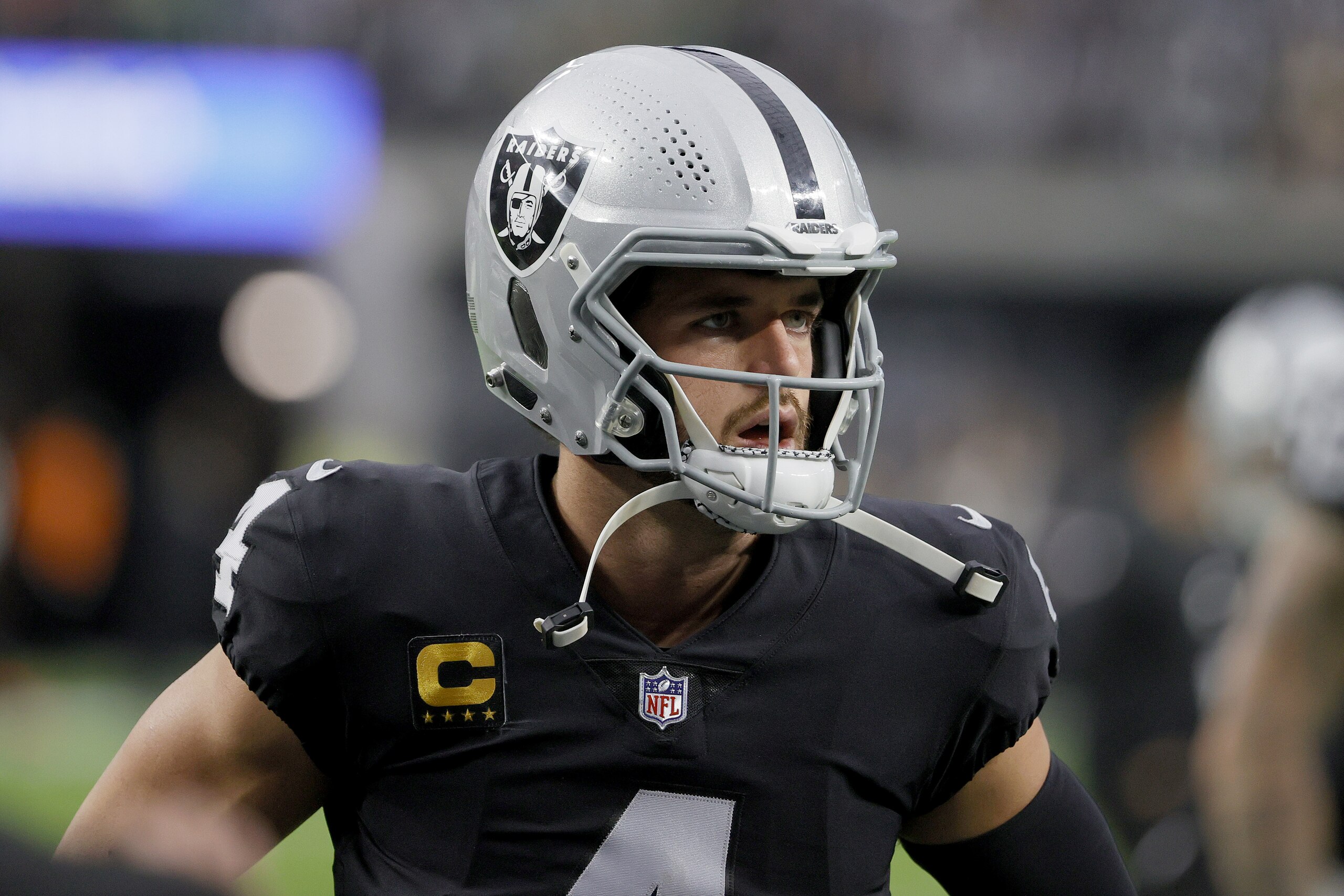 LAS VEGAS, NEVADA - OCTOBER 24: Derek Carr #4 of the Las Vegas Raiders warms up before the game against the Philadelphia Eagles at Allegiant Stadium on October 24, 2021 in Las Vegas, Nevada. (Photo by Ethan Miller/Getty Images) LAS VEGAS, NEVADA - OCTOBER 24: Derek Carr #4 of the Las Vegas Raiders warms up before the game against the Philadelphia Eagles at Allegiant Stadium on October 24, 2021 in Las Vegas, Nevada. (Photo by Ethan Miller/Getty Images)