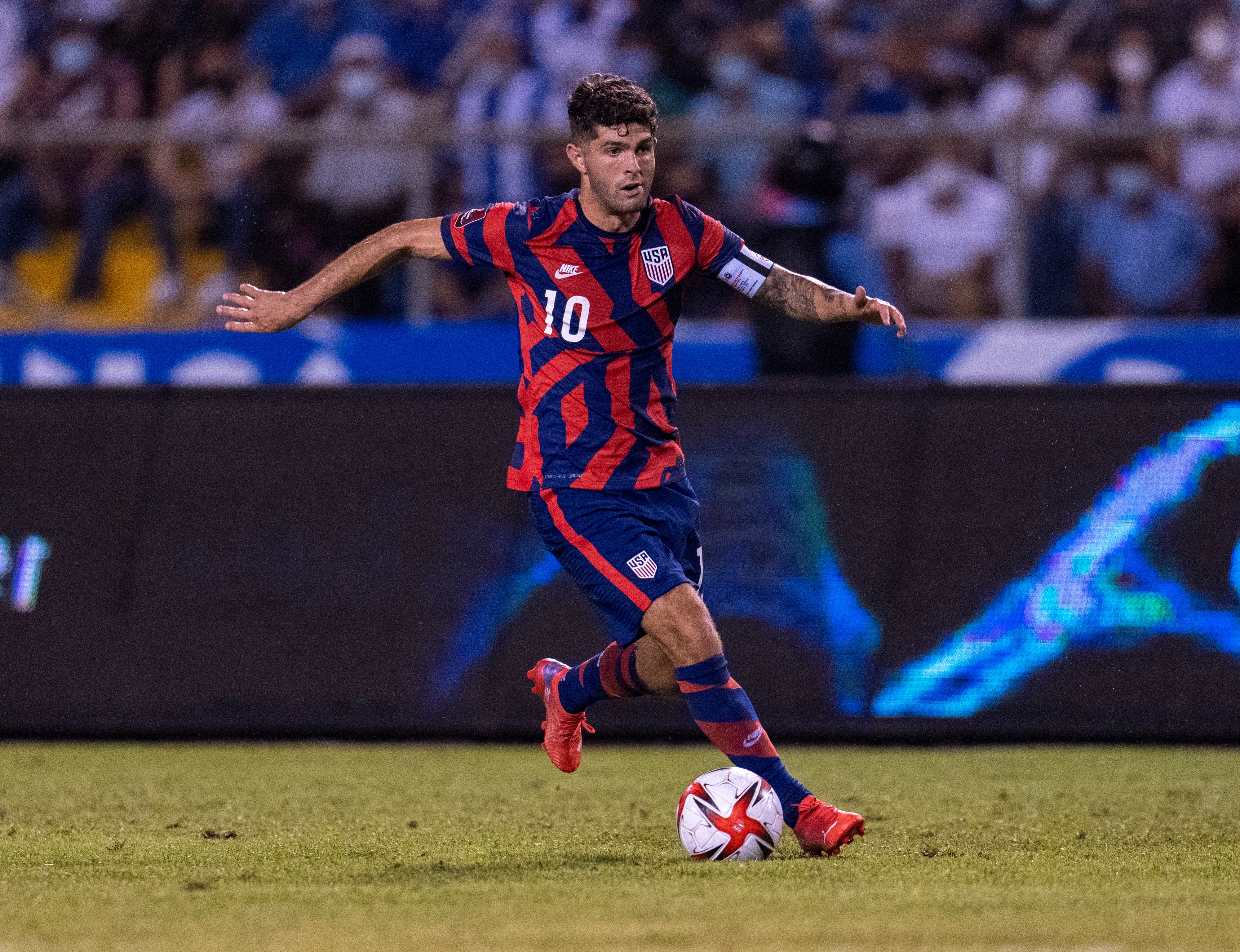 SAN PEDRO SULA, HONDURAS - SEPTEMBER 8: Christian Pulisic #10 of the United States dribbles during a game between Honduras and USMNT at Estadio Olímpico Metropolitano on September 8, 2021 in San Pedro Sula, Honduras. (Photo by Brad Smith/ISI Photos/Getty Images)