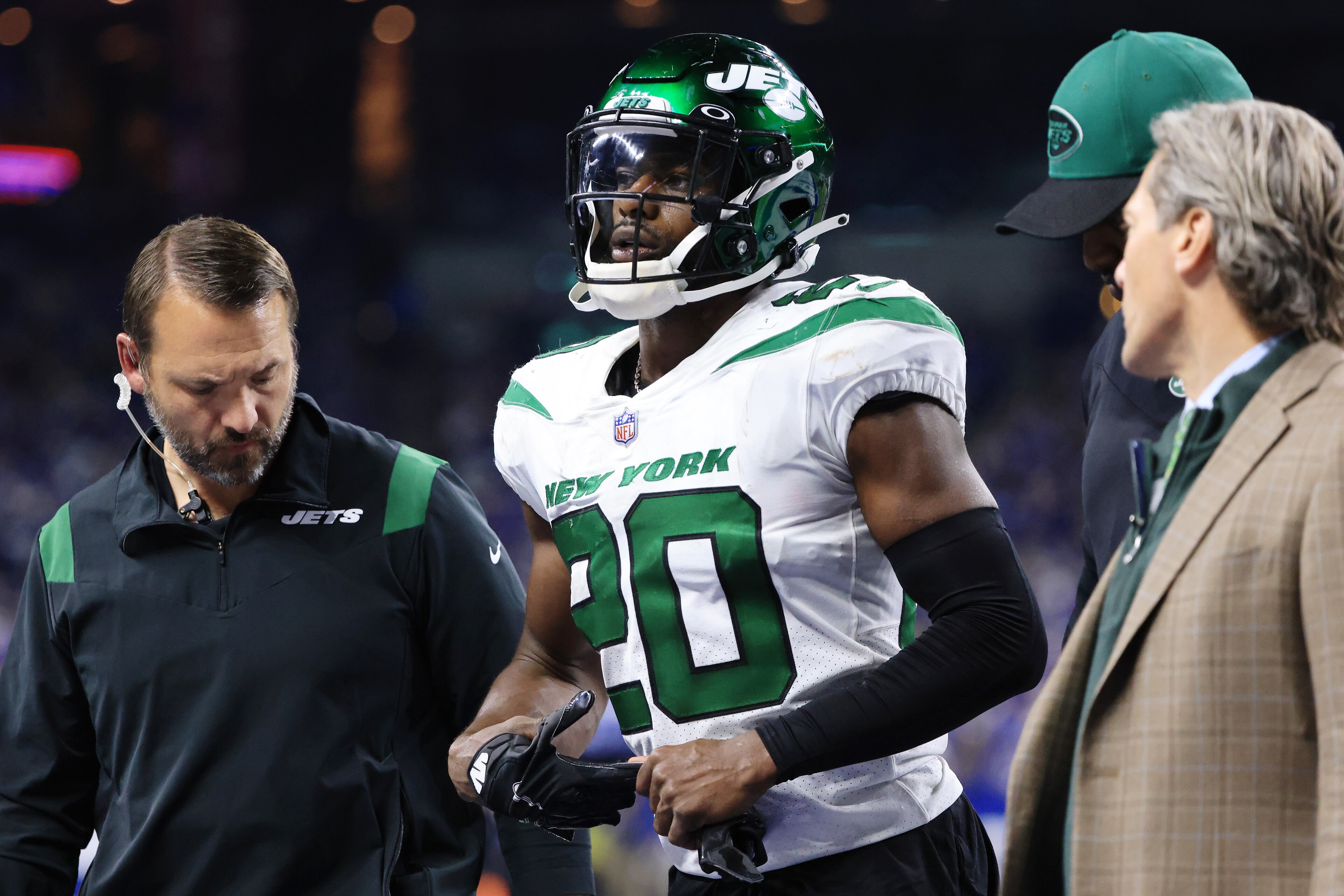 INDIANAPOLIS, INDIANA - NOVEMBER 04: Marcus Maye #20 of the New York Jets leaves the field after an injury during the second half at Lucas Oil Stadium against the Indianapolis Colts on November 04, 2021 in Indianapolis, Indiana. (Photo by Justin Casterline/Getty Images)