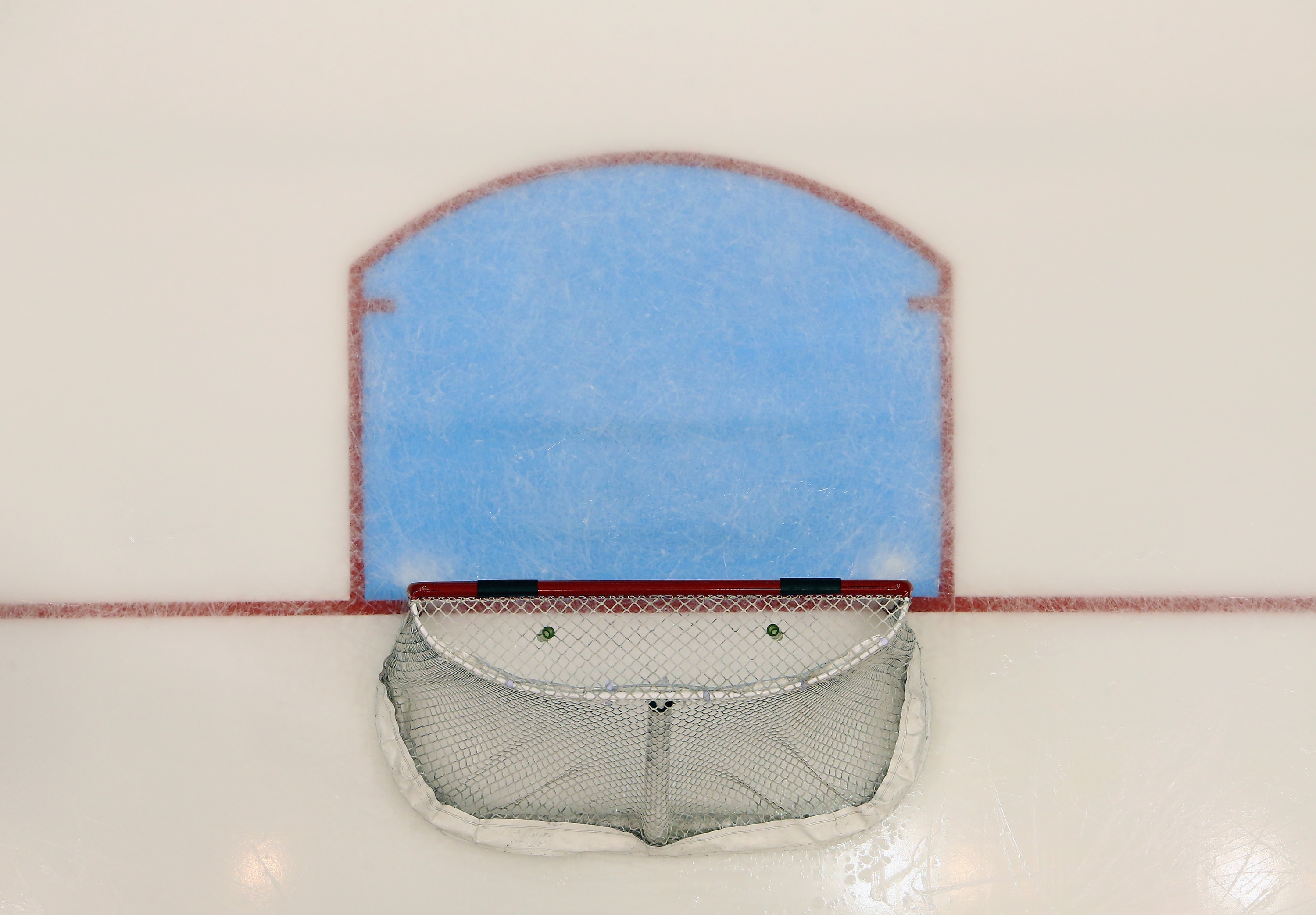 UNIONDALE, NY - OCTOBER 21: A hockey net sits unoccupied during the game between the New York Islanders and the Toronto Maple Leafs at the Nassau Veterans Memorial Coliseum on October 21, 2014 in Uniondale, New York. The Leafs defeated the Islanders 5-2.  (Photo by Bruce Bennett/Getty Images)