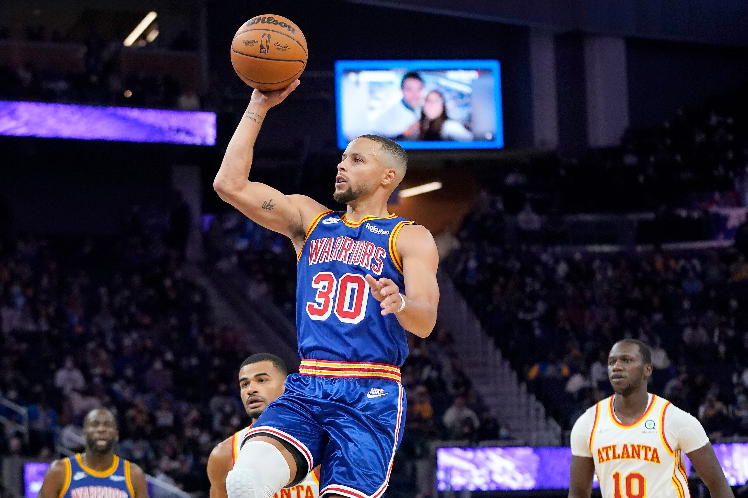 Golden State Warriors guard Stephen Curry (30) shoots against the Atlanta Hawks during the second half of an NBA basketball game in San Francisco, Monday, Nov. 8, 2021. (AP Photo/Jeff Chiu)