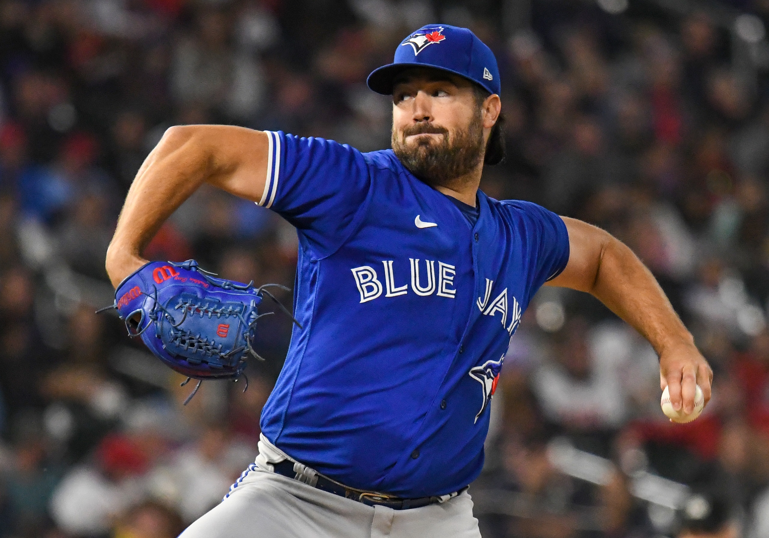 MINNEAPOLIS, MN - SEPTEMBER 25: Toronto Blue Jays Starting pitcher Robbie Ray (38) delivers a pitch during a game between the Minnesota Twins and Toronto Blue Jays on on September 25, 2021, at Target Field in Minneapolis, MN.(Photo by Nick Wosika/Icon Sportswire via Getty Images)