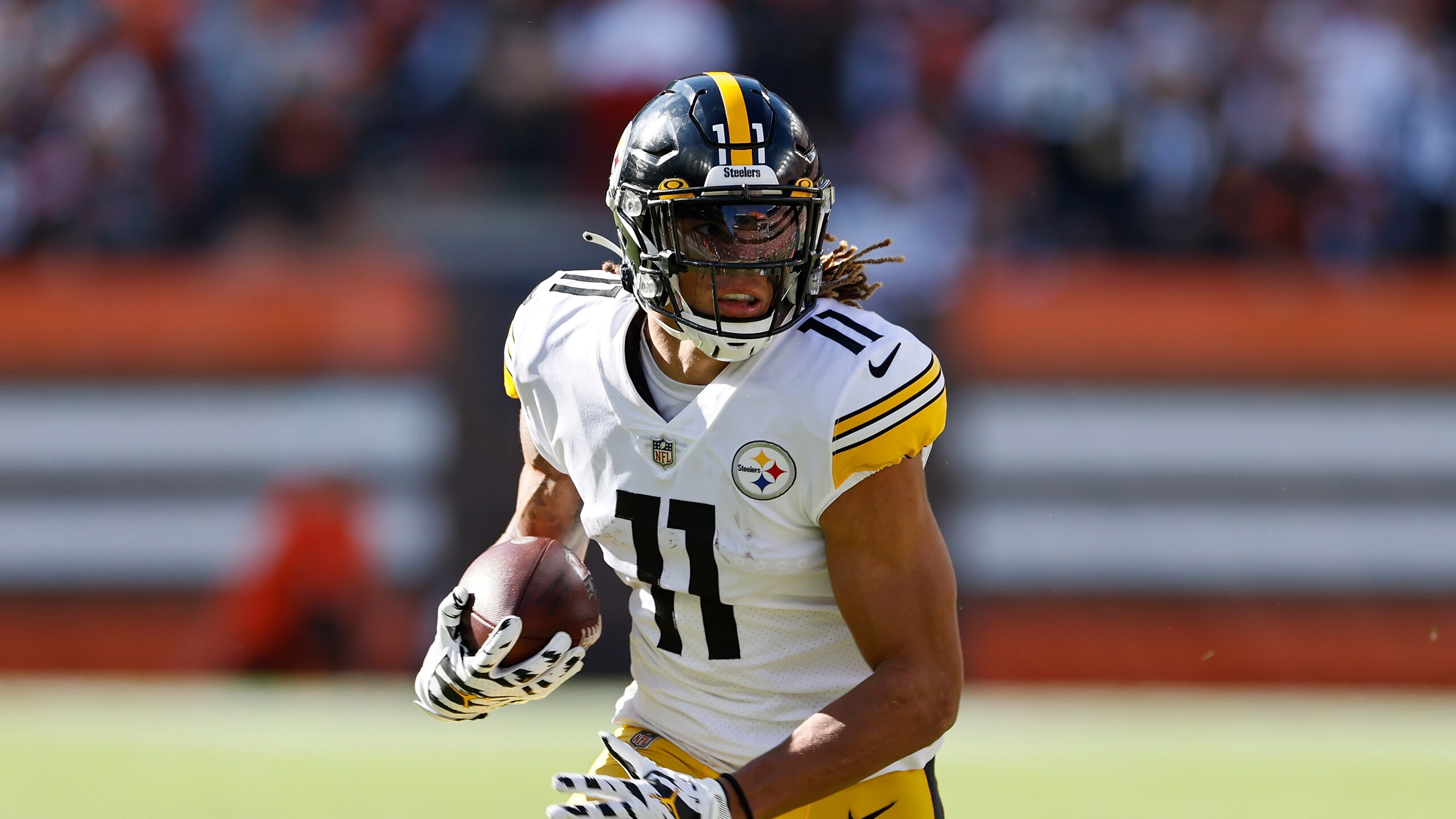 Pittsburgh Steelers wide receiver Chase Claypool rushes during the first half of an NFL football game against the Cleveland Browns, Sunday, Oct. 31, 2021, in Cleveland. (AP Photo/Ron Schwane)