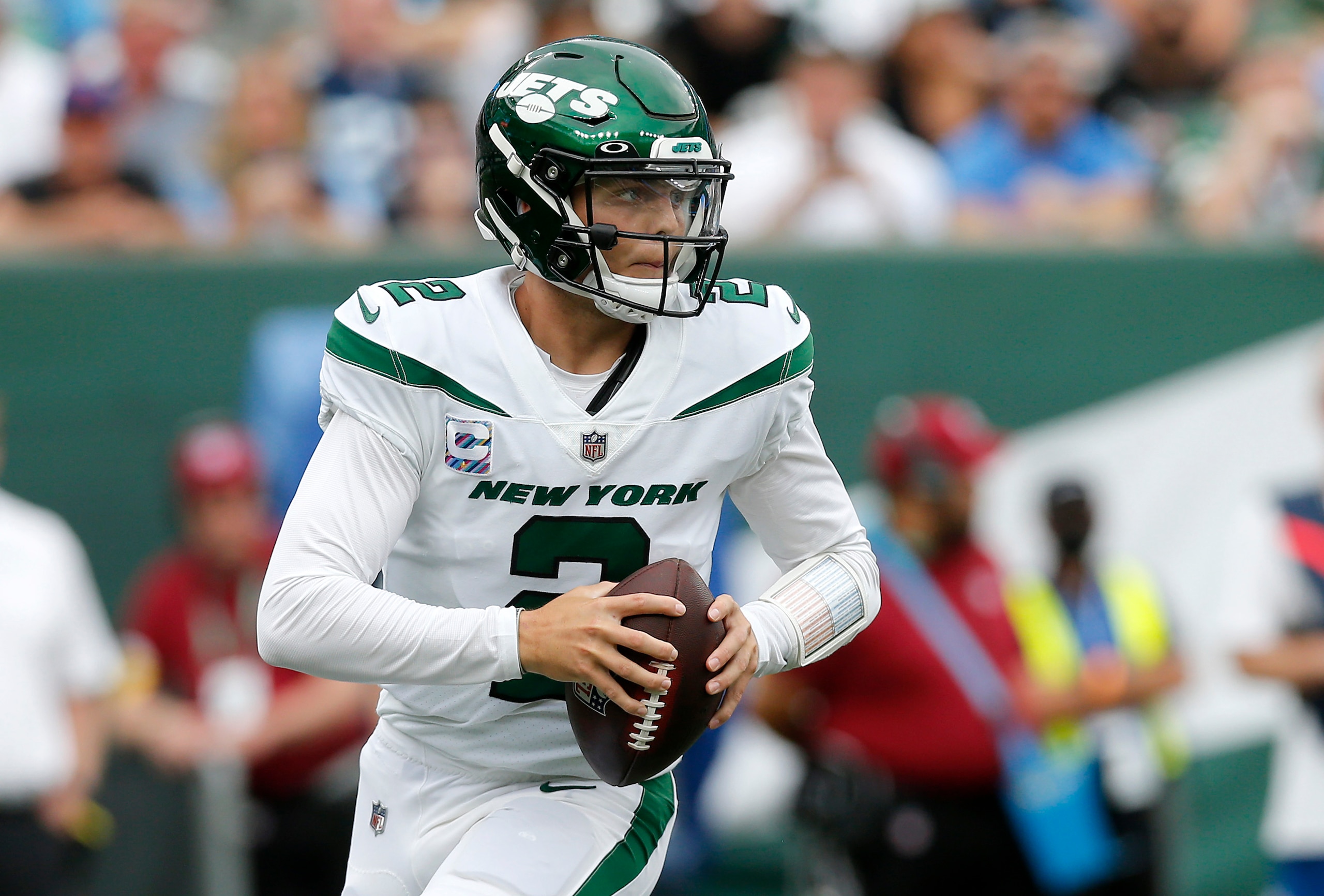EAST RUTHERFORD, NEW JERSEY - OCTOBER 03: (NEW YORK DAILIES OUT)  Zach Wilson #2 of the New York Jets in action against the Tennessee Titans at MetLife Stadium on October 03, 2021 in East Rutherford, New Jersey. The Jets defeated the Titans 27-24 in overtime. (Photo by Jim McIsaac/Getty Images)