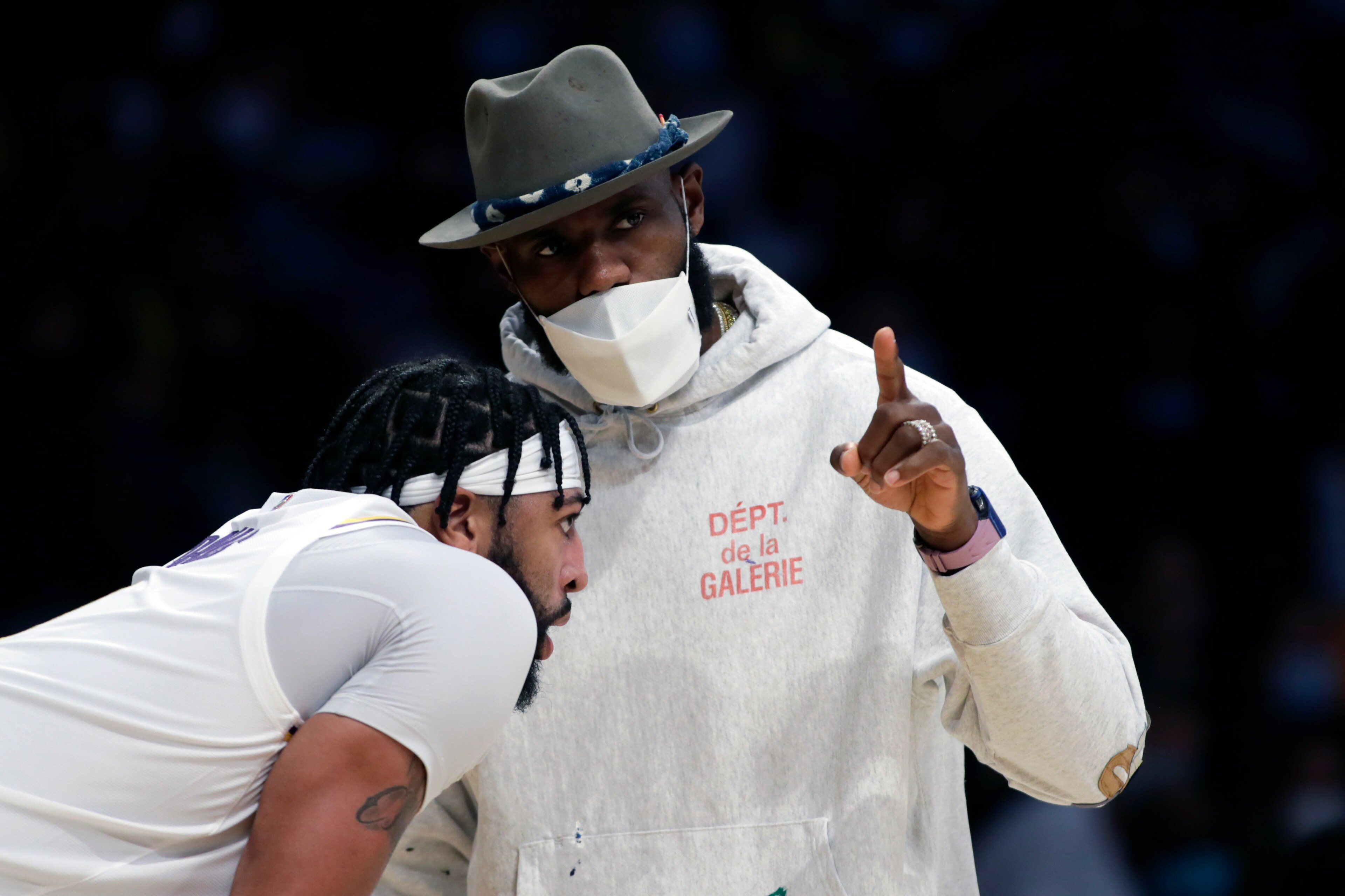 Los Angeles Lakers' LeBron James, right, talks with forward Anthony Davis during the second half of an NBA basketball game against the San Antonio Spurs Sunday, Nov. 14, 2021, in Los Angeles. (AP Photo/Alex Gallardo)
