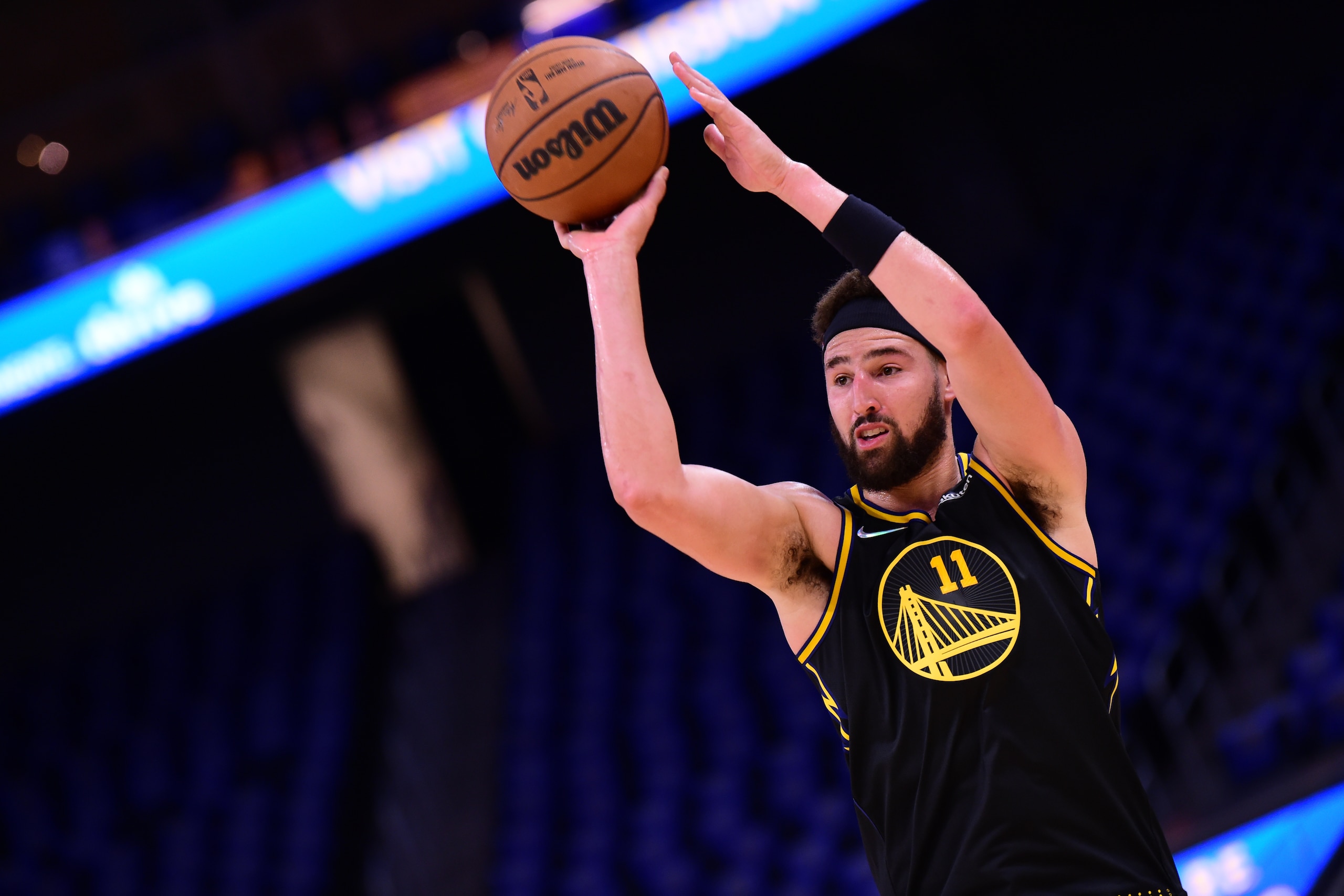 SAN FRANCISCO, CA - NOVEMBER 3: Klay Thompson #11 of the Golden State Warriors warms up prior to the game against the Charlotte Hornets on November 3, 2021 at Chase Center in San Francisco, California. NOTE TO USER: User expressly acknowledges and agrees that, by downloading and or using this photograph, user is consenting to the terms and conditions of Getty Images License Agreement. Mandatory Copyright Notice: Copyright 2021 NBAE (Photo by Noah Graham/NBAE via Getty Images)