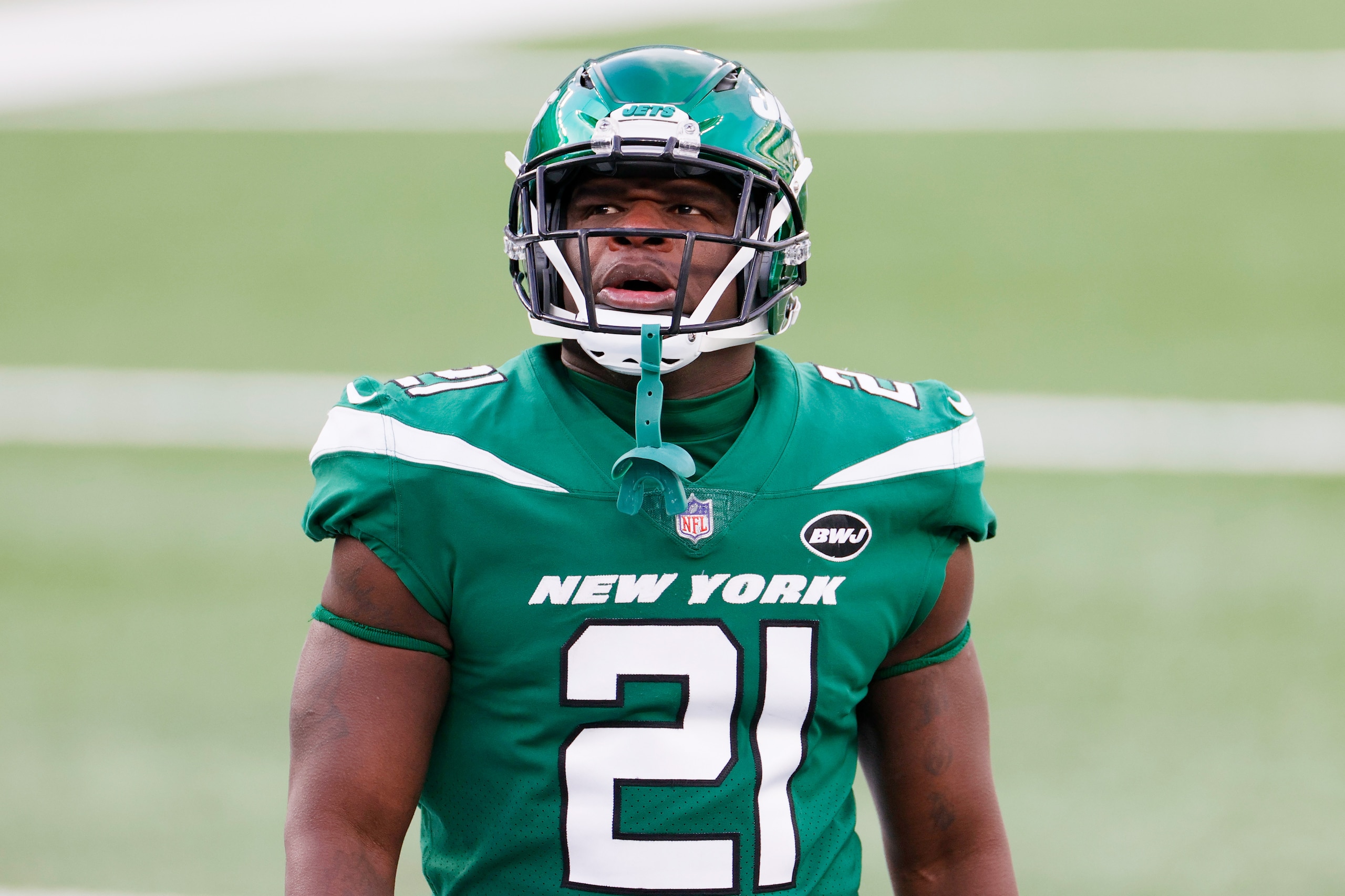 EAST RUTHERFORD, NEW JERSEY - DECEMBER 27: Frank Gore #21 of the New York Jets warms up prior to their game against the Cleveland Browns at MetLife Stadium on December 27, 2020 in East Rutherford, New Jersey. (Photo by Sarah Stier/Getty Images)