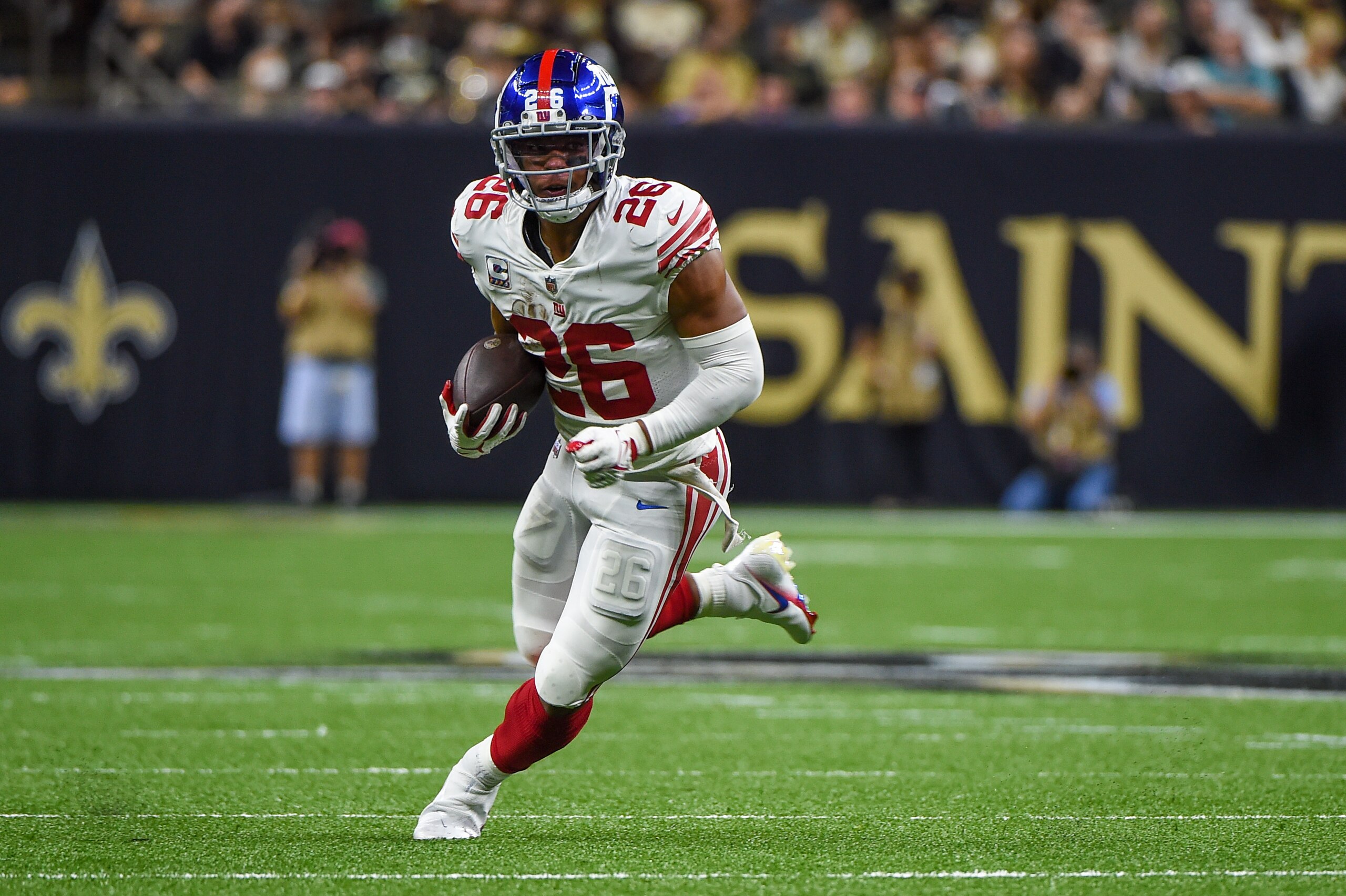 NEW ORLEANS, LA - OCTOBER 03: New York Giants running back Saquon Barkley (26) finds open field during the football game between the New York Giants and the New Orleans Saints at Caesars Superdome on October 3, 2021 in New Orleans, LA. (Photo by Ken Murray/Icon Sportswire via Getty Images)