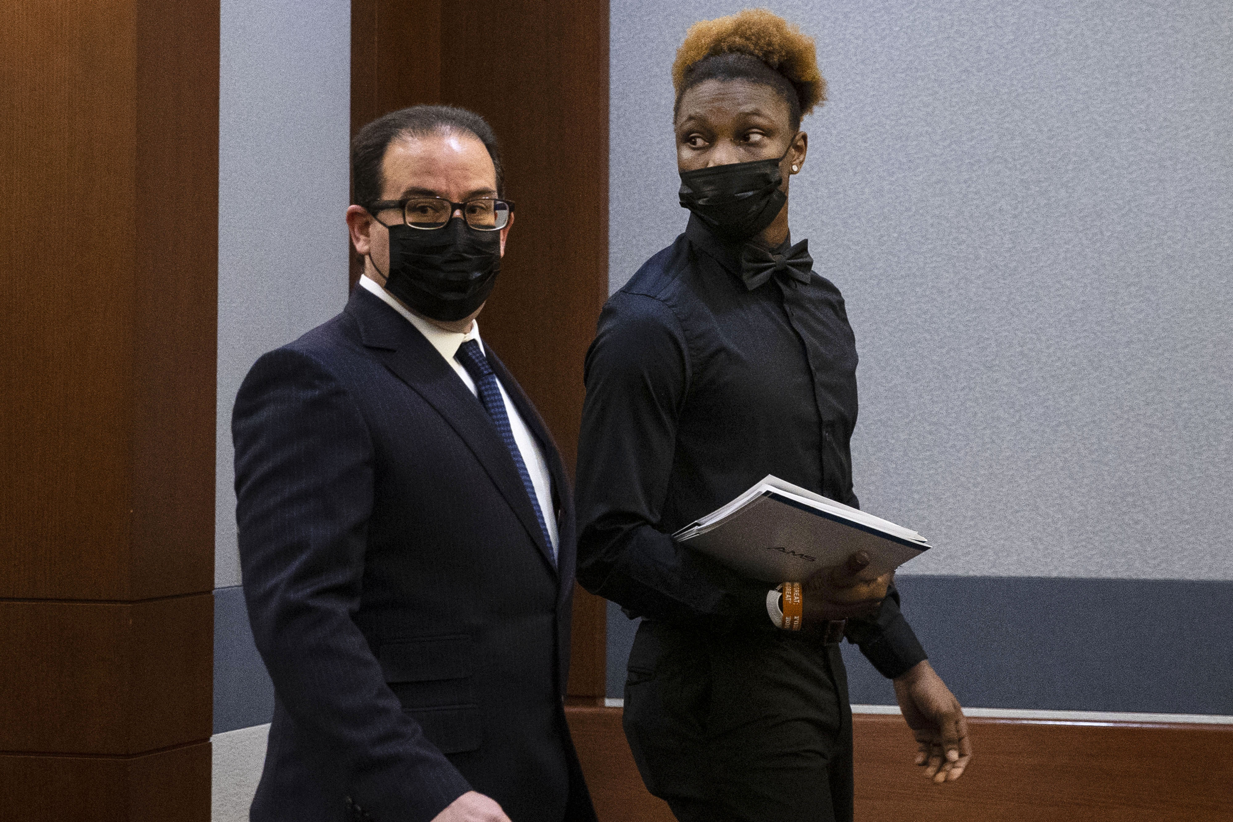 LAS VEGAS, NEVADA - NOVEMBER 22: Former Las Vegas Raiders player Henry Ruggs III (R) appears in court with his attorney Richard Schonfeld at the Regional Justice Center on November 22, 2021 in Las Vegas, Nevada. Ruggs has been ordered to wear an ankle monitor to measure his alcohol level after he missed a court-ordered test. Ruggs faces DUI charges after a fatal car crash. (Photo by Bizuayehu Tesfaye-Pool/Getty Images)