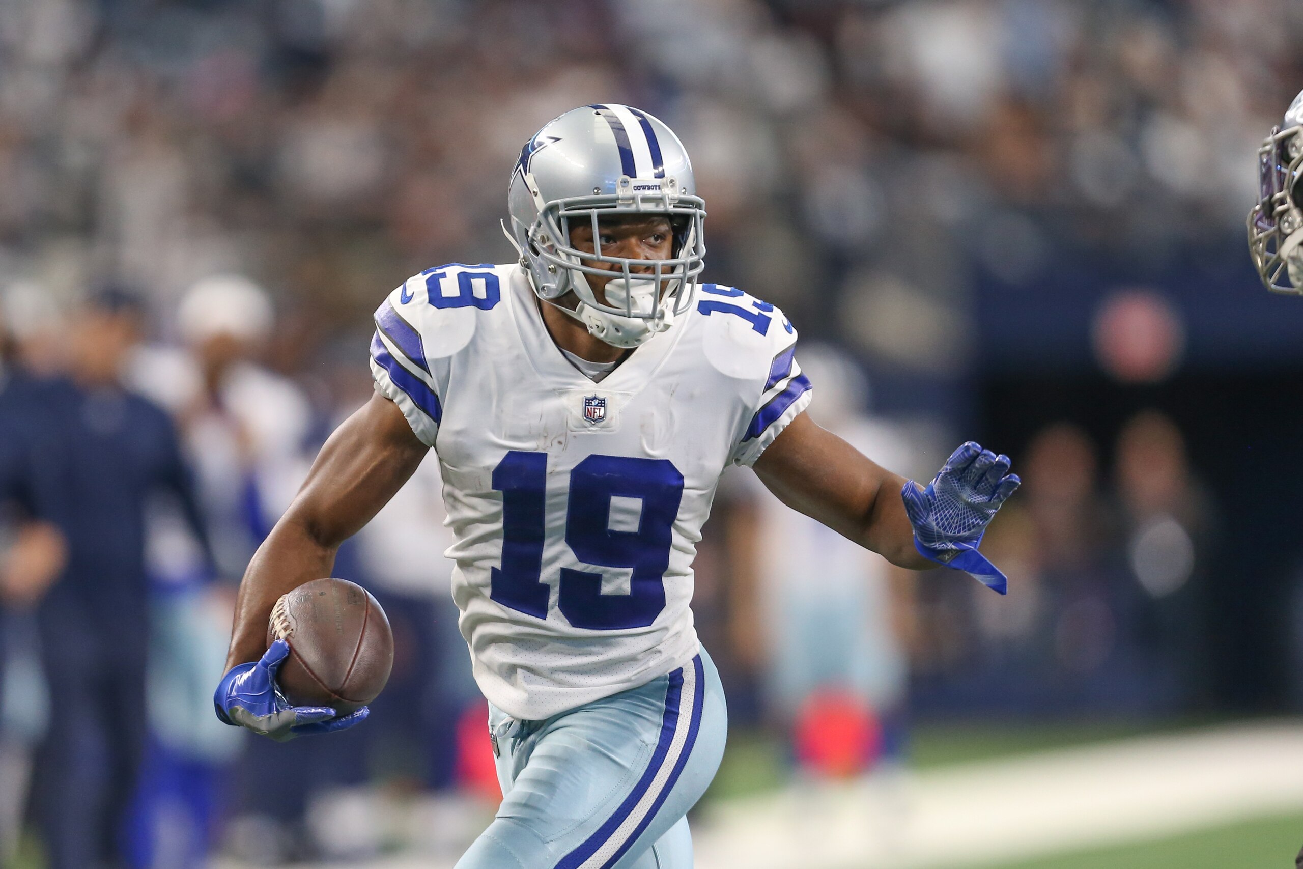 ARLINGTON, TX - NOVEMBER 14: Dallas Cowboys Wide Receiver Amari Cooper (19) runs after a catch during the game between the Dallas Cowboys and Atlanta Falcons on November 14, 2021 at AT&T Stadium in Arlington, TX. (Photo by George Walker/Icon Sportswire via Getty Images) ARLINGTON, TX - NOVEMBER 14: Dallas Cowboys Wide Receiver Amari Cooper (19) runs after a catch during the game between the Dallas Cowboys and Atlanta Falcons on November 14, 2021 at AT&T Stadium in Arlington, TX. (Photo by George Walker/Icon Sportswire via Getty Images)