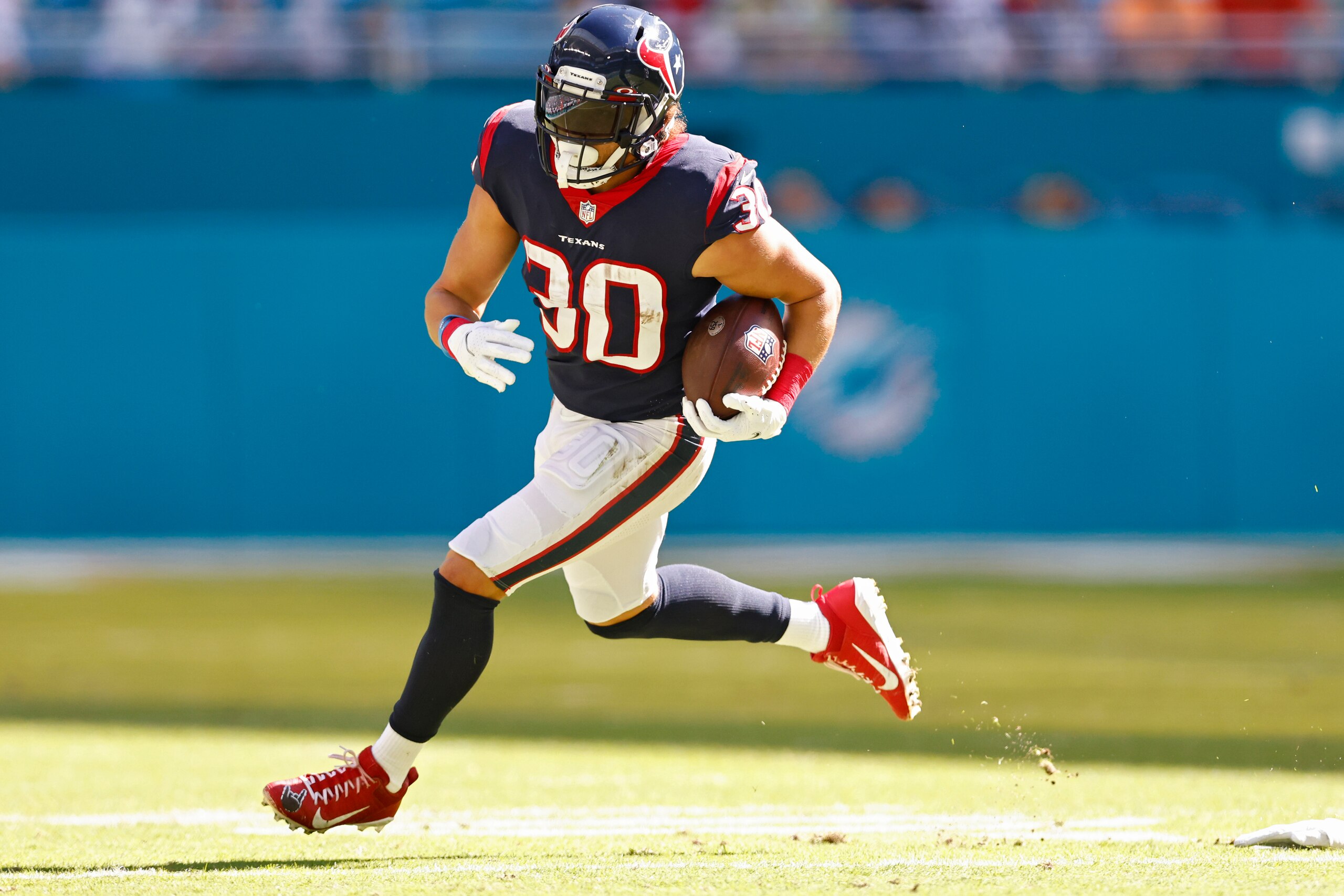 MIAMI GARDENS, FLORIDA - NOVEMBER 07: Phillip Lindsay #30 of the Houston Texans runs with the ball against the Miami Dolphins in the first quarter at Hard Rock Stadium on November 07, 2021 in Miami Gardens, Florida. (Photo by Michael Reaves/Getty Images)