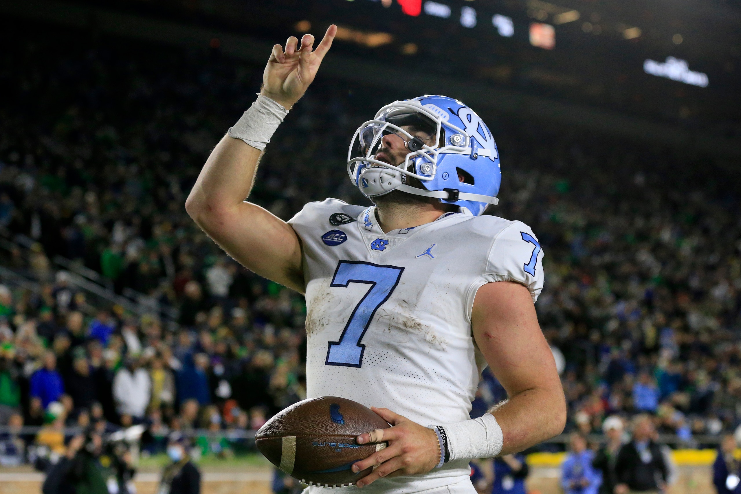 SOUTH BEND, INDIANA - OCTOBER 30: Sam Howell #7 of the North Carolina Tar Heels celebrates a touchdown during the fourth quarter in the game against the Notre Dame Fighting Irish at Notre Dame Stadium on October 30, 2021 in South Bend, Indiana. (Photo by Justin Casterline/Getty Images) SOUTH BEND, INDIANA - OCTOBER 30: Sam Howell #7 of the North Carolina Tar Heels celebrates a touchdown during the fourth quarter in the game against the Notre Dame Fighting Irish at Notre Dame Stadium on October 30, 2021 in South Bend, Indiana. (Photo by Justin Casterline/Getty Images)