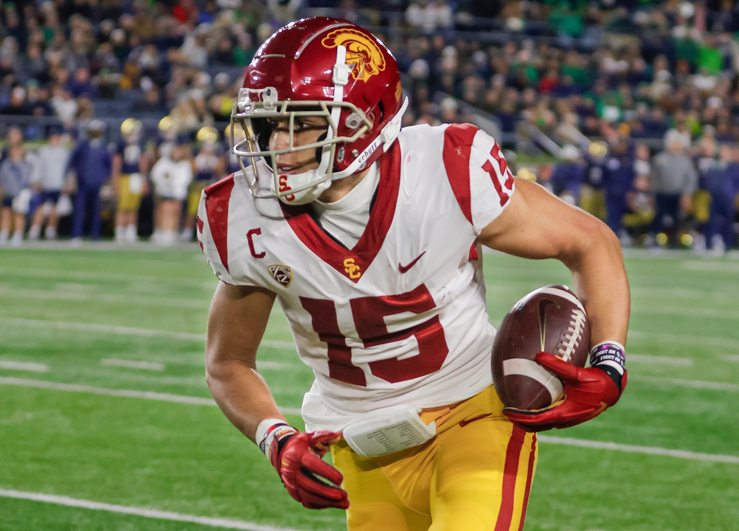 SOUTH BEND, IN - OCTOBER 23: Drake London #15 of the USC Trojans runs the ball during the game against the Notre Dame Fighting Irish at Notre Dame Stadium on October 23, 2021 in South Bend, Indiana. (Photo by Michael Hickey/Getty Images)