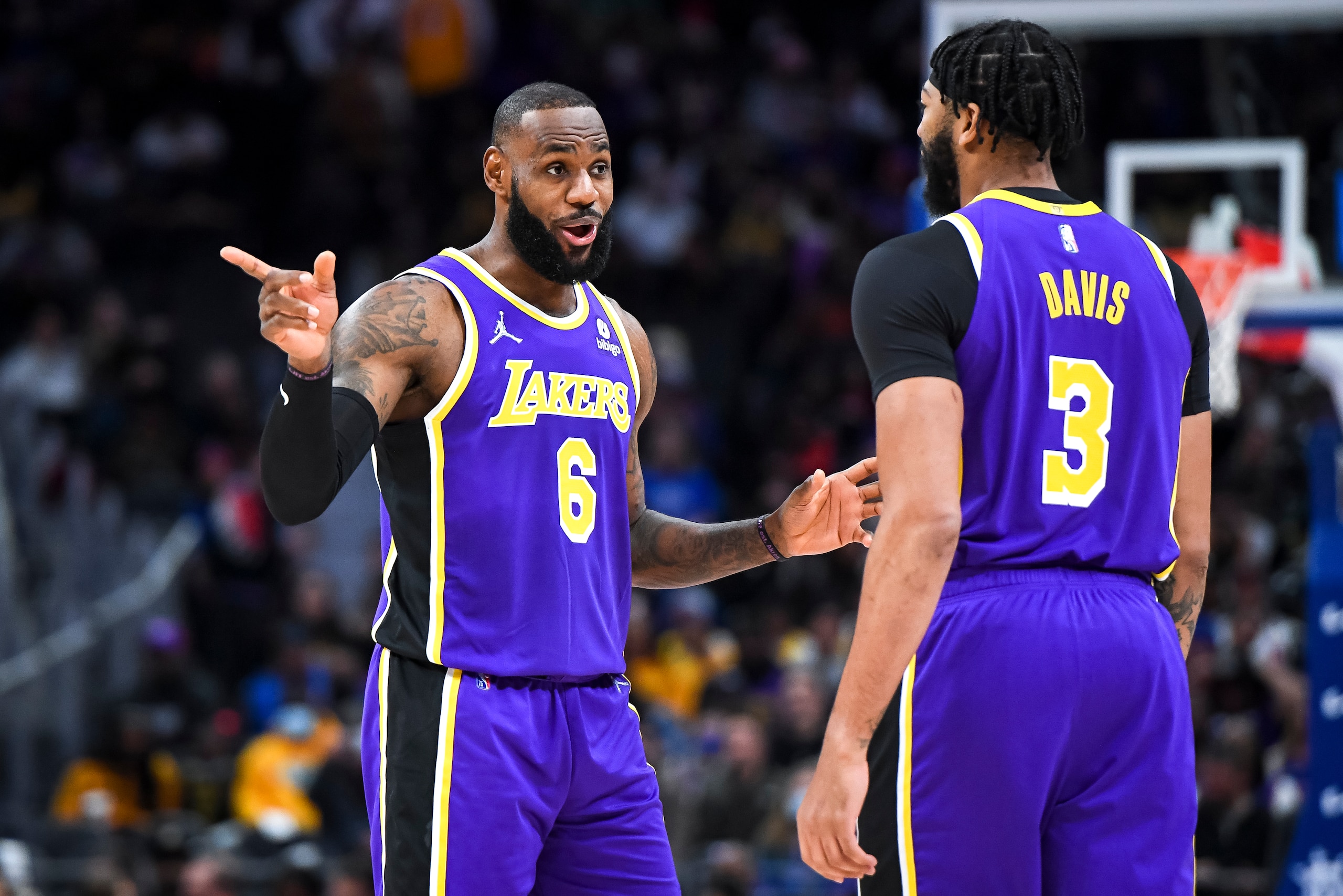 DETROIT, MICHIGAN - NOVEMBER 21: LeBron James #6 of the Los Angeles Lakers talks with Anthony Davis #3 of the Los Angeles Lakers before the game against the Detroit Pistons at Little Caesars Arena on November 21, 2021 in Detroit, Michigan. NOTE TO USER: User expressly acknowledges and agrees that, by downloading and or using this photograph, User is consenting to the terms and conditions of the Getty Images License Agreement. (Photo by Nic Antaya/Getty Images)