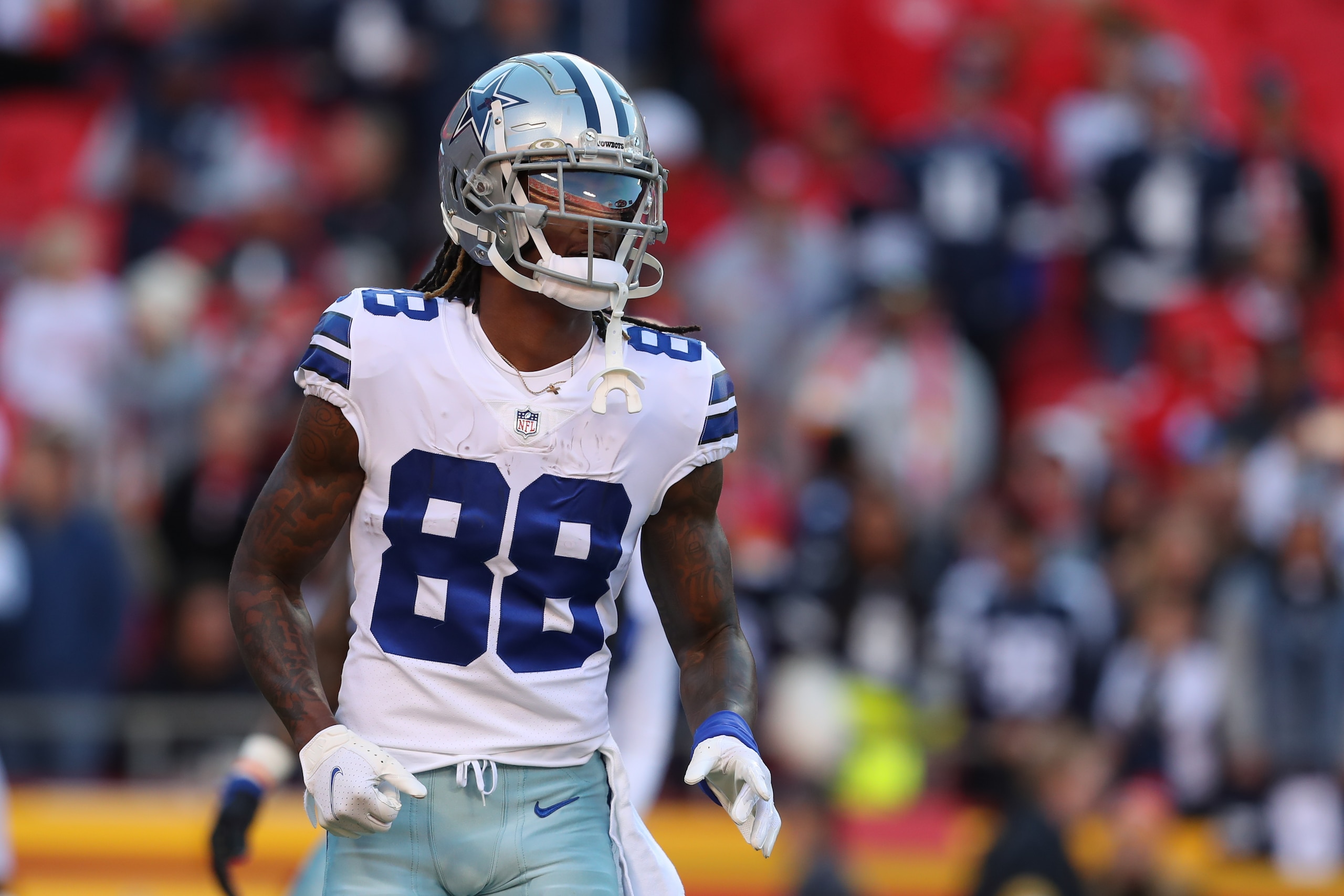 KANSAS CITY, MO - NOVEMBER 21: Dallas Cowboys wide receiver CeeDee Lamb (88) before an NFL football game between the Dallas Cowboys and Kansas City Chiefs on Nov 21, 2021 at GEHA Field at Arrowhead Stadium in Kansas City, MO. (Photo by Scott Winters/Icon Sportswire via Getty Images) KANSAS CITY, MO - NOVEMBER 21: Dallas Cowboys wide receiver CeeDee Lamb (88) before an NFL football game between the Dallas Cowboys and Kansas City Chiefs on Nov 21, 2021 at GEHA Field at Arrowhead Stadium in Kansas City, MO. (Photo by Scott Winters/Icon Sportswire via Getty Images)