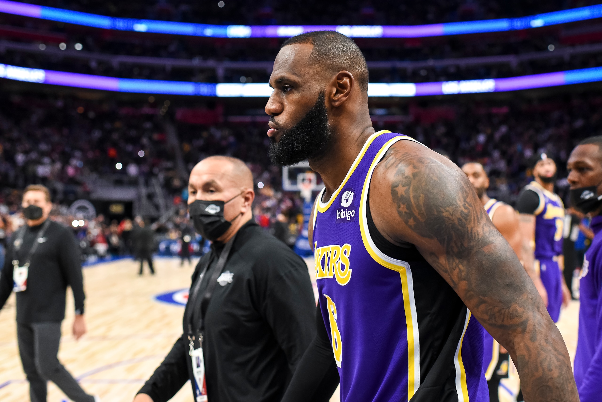 DETROIT, MICHIGAN - NOVEMBER 21: LeBron James #6 of the Los Angeles Lakers is ejected from the game against the Detroit Pistons after delivering a blow to Isaiah Stewart #28 of the Detroit Pistons during the third quarter at Little Caesars Arena on November 21, 2021 in Detroit, Michigan. NOTE TO USER: User expressly acknowledges and agrees that, by downloading and or using this photograph, User is consenting to the terms and conditions of the Getty Images License Agreement. (Photo by Nic Antaya/Getty Images)