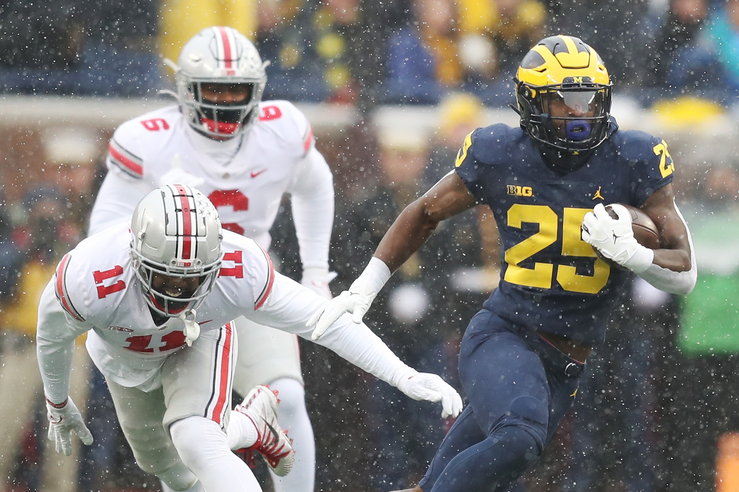 ANN ARBOR, MICHIGAN - NOVEMBER 27: Hassan Haskins #25 of the Michigan Wolverines carries the ball against the Ohio State Buckeyes during the first quarter at Michigan Stadium on November 27, 2021 in Ann Arbor, Michigan. (Photo by Mike Mulholland/Getty Images) ANN ARBOR, MICHIGAN - NOVEMBER 27: Hassan Haskins #25 of the Michigan Wolverines carries the ball against the Ohio State Buckeyes during the first quarter at Michigan Stadium on November 27, 2021 in Ann Arbor, Michigan. (Photo by Mike Mulholland/Getty Images)