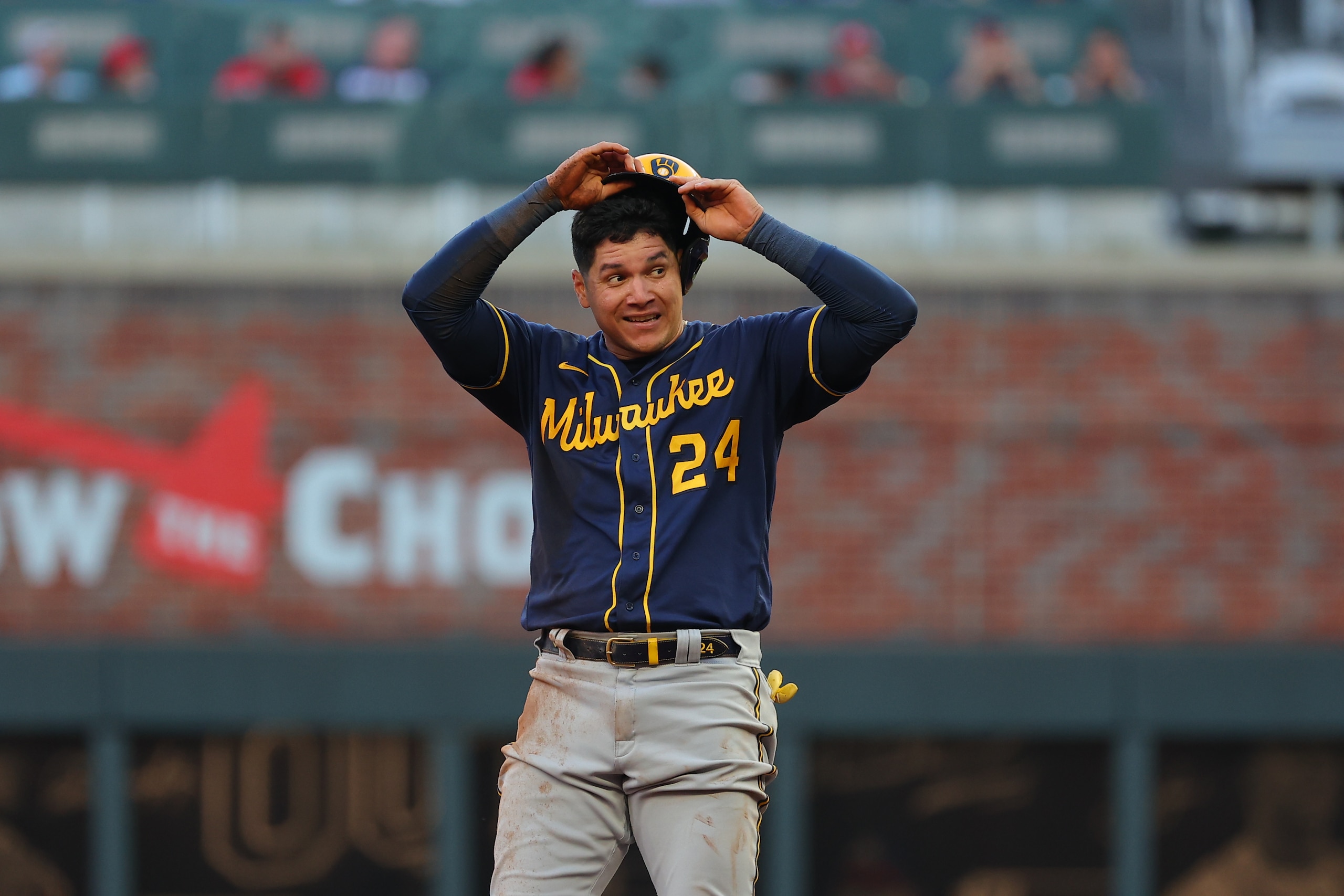 ATLANTA, GEORGIA - OCTOBER 12: Avisail Garcia #24 of the Milwaukee Brewers advances to second on a wild throw to first ahead of Dansby Swanson #7 of the Atlanta Braves during the fourth inning in game four of the National League Division Series at Truist Park on October 12, 2021 in Atlanta, Georgia. (Photo by Kevin C. Cox/Getty Images)