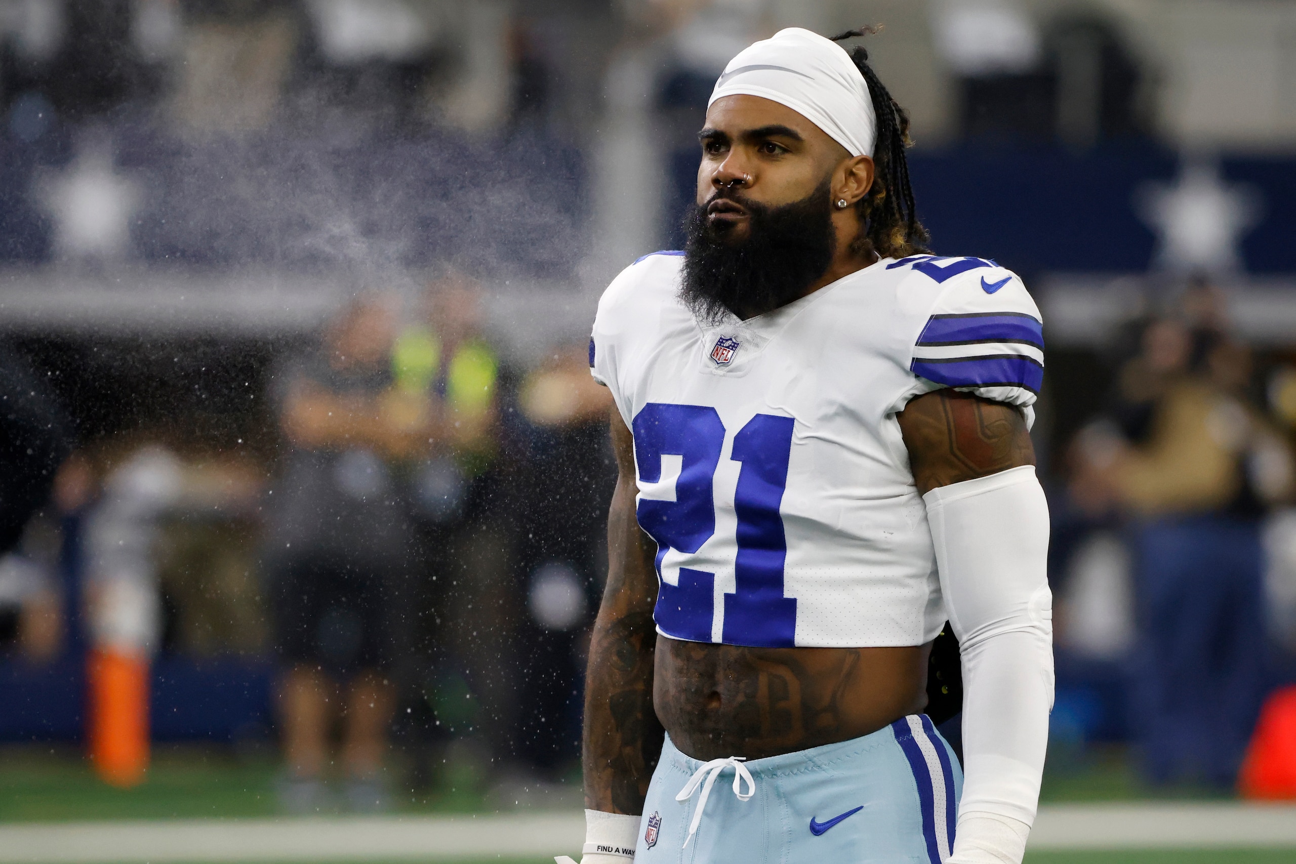 Dallas Cowboys running back Ezekiel Elliott (21) warms up before playing Las Vegas Raiders in an NFL football game in Arlington, Texas, Thursday, Nov, 25, 2021. (AP Photo/Ron Jenkins)