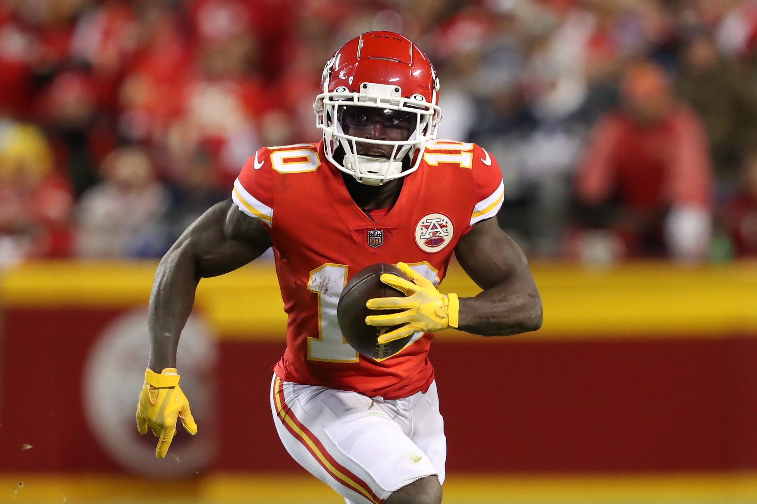 KANSAS CITY, MO - NOVEMBER 21: Kansas City Chiefs wide receiver Tyreek Hill (10) runs after the catch for a first down in the fourth quarter of an NFL football game between the Dallas Cowboys and Kansas City Chiefs on Nov 21, 2021 at GEHA Field at Arrowhead Stadium in Kansas City, MO. (Photo by Scott Winters/Icon Sportswire via Getty Images) KANSAS CITY, MO - NOVEMBER 21: Kansas City Chiefs wide receiver Tyreek Hill (10) runs after the catch for a first down in the fourth quarter of an NFL football game between the Dallas Cowboys and Kansas City Chiefs on Nov 21, 2021 at GEHA Field at Arrowhead Stadium in Kansas City, MO. (Photo by Scott Winters/Icon Sportswire via Getty Images)