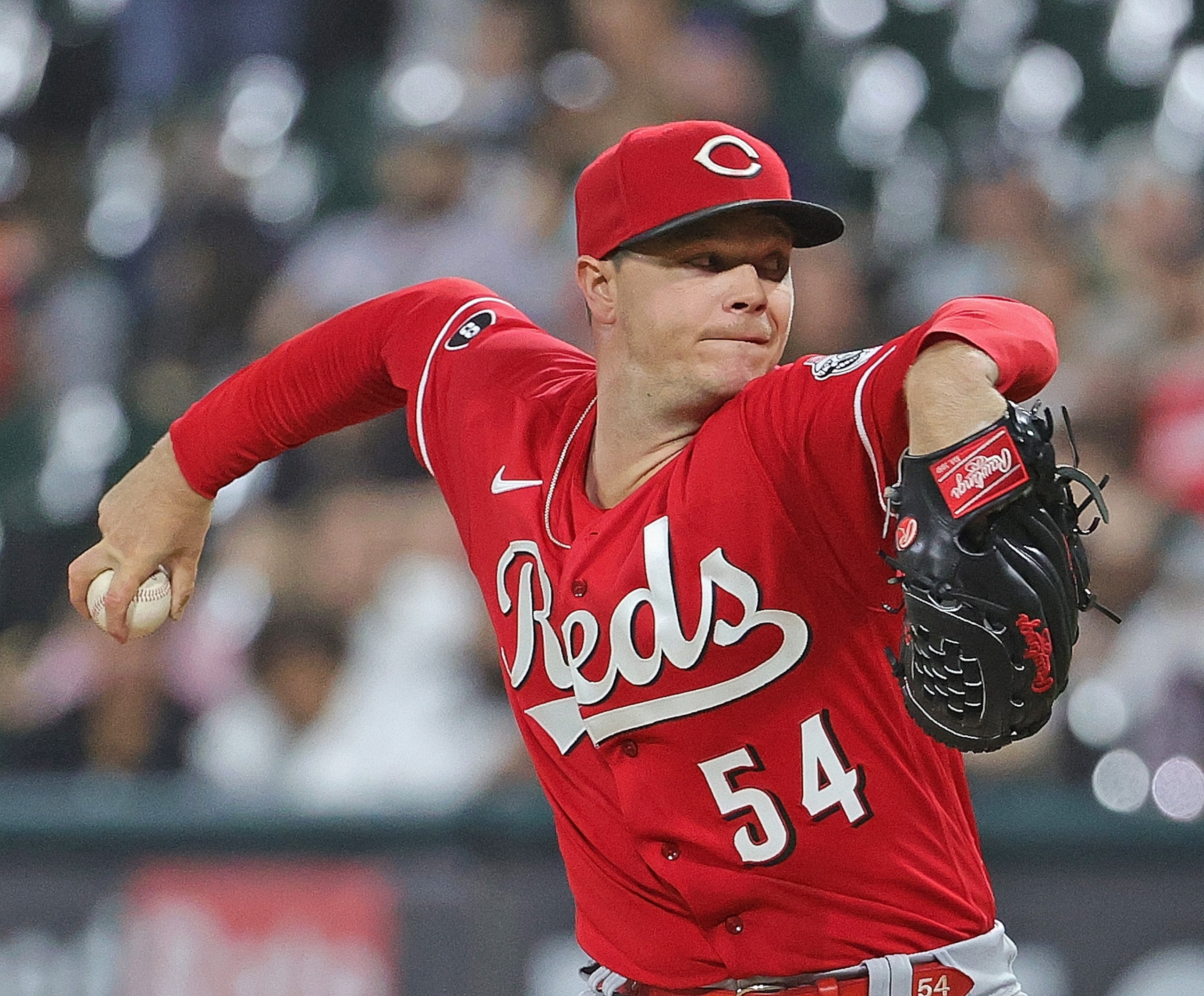 CHICAGO, ILLINOIS - SEPTEMBER 29: Starting pitcher Sonny Gray #54 of the Cincinnati Reds delivers the ball against the Chicago White Sox at Guaranteed Rate Field on September 29, 2021 in Chicago, Illinois. (Photo by Jonathan Daniel/Getty Images)