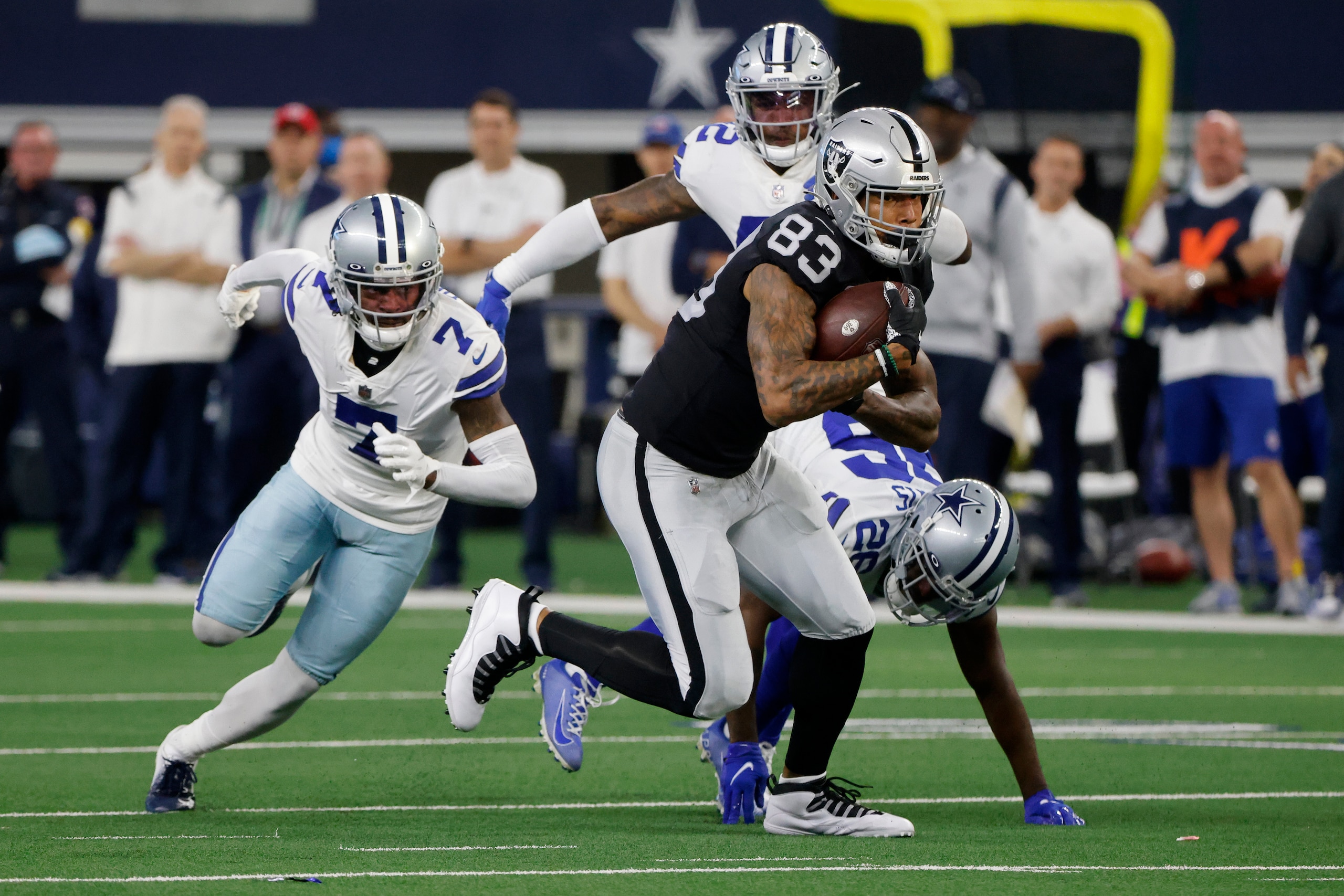 Las Vegas Raiders tight end Darren Waller (83) makes a catch against the Dallas Cowboys during an NFL Football game in Arlington, Texas, Thursday, Nov. 25, 2021. (AP Photo/Michael Ainsworth)