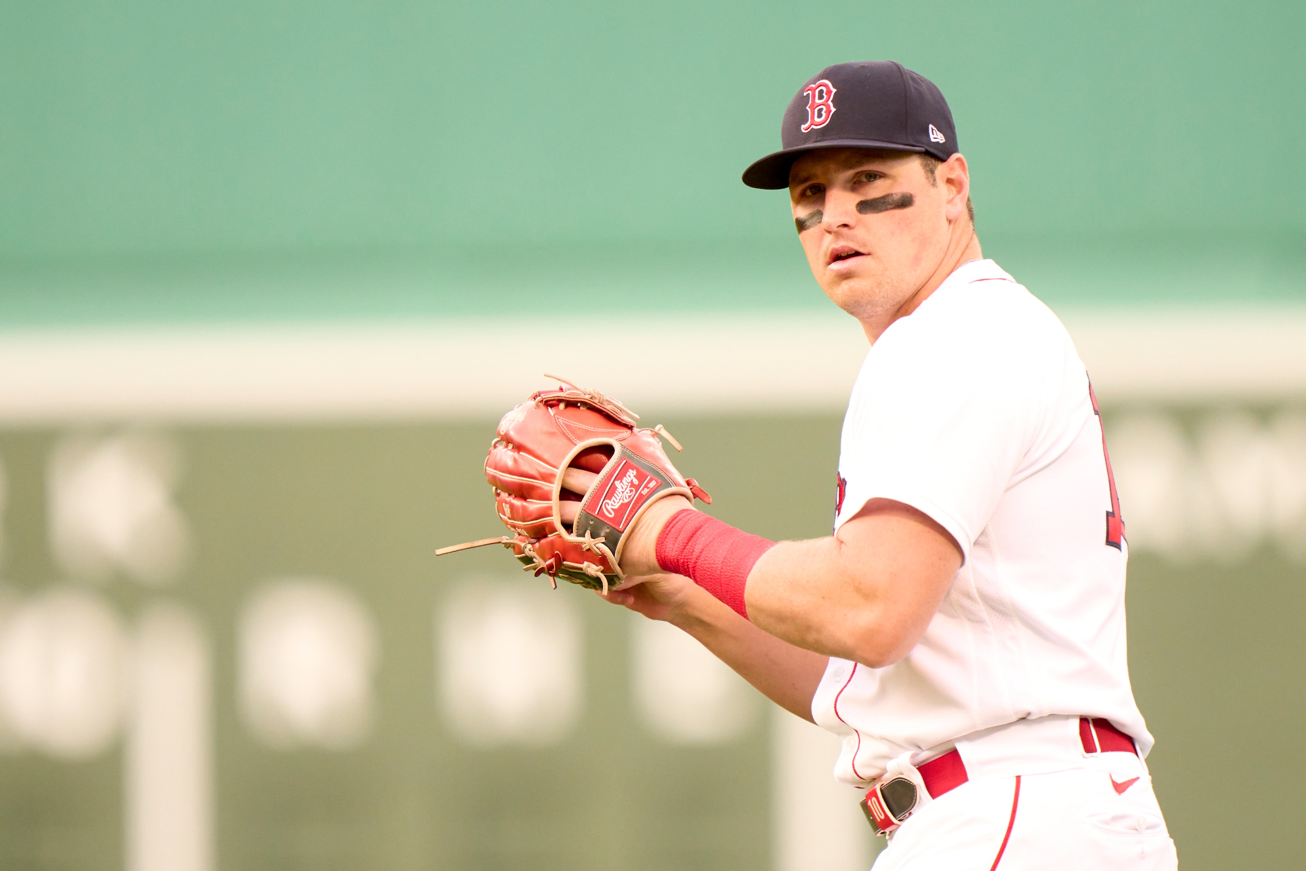 Baseball: Boston Red Sox Hunter Renfroe (10) warming up before game vs Houston Astros at Fenway Park. Game 5. Boston, MA 10/20/2021 CREDIT: Erick W. Rasco (Photo by Erick W. Rasco/Sports Illustrated via Getty Images) (Set Number: X163840 TK1)