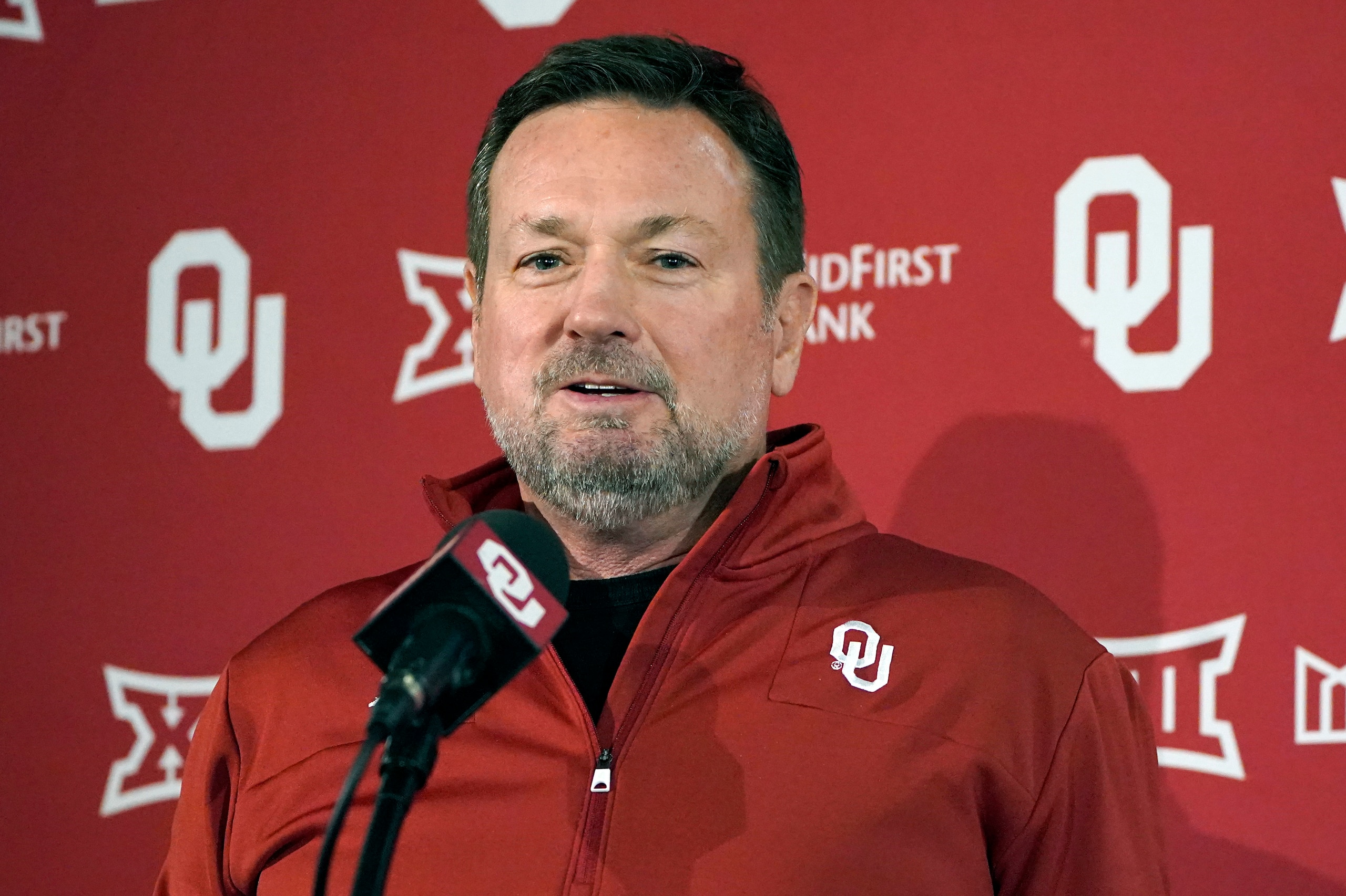 Oklahoma interim head football coach Bob Stoops speaks during an NCAA college football news conference, Monday, Nov. 29, 2021, in Norman, Okla. Stoops, formerly the Oklahoma head coach, will step in as interim for the team's bowl game. (AP Photo/Sue Ogrocki)