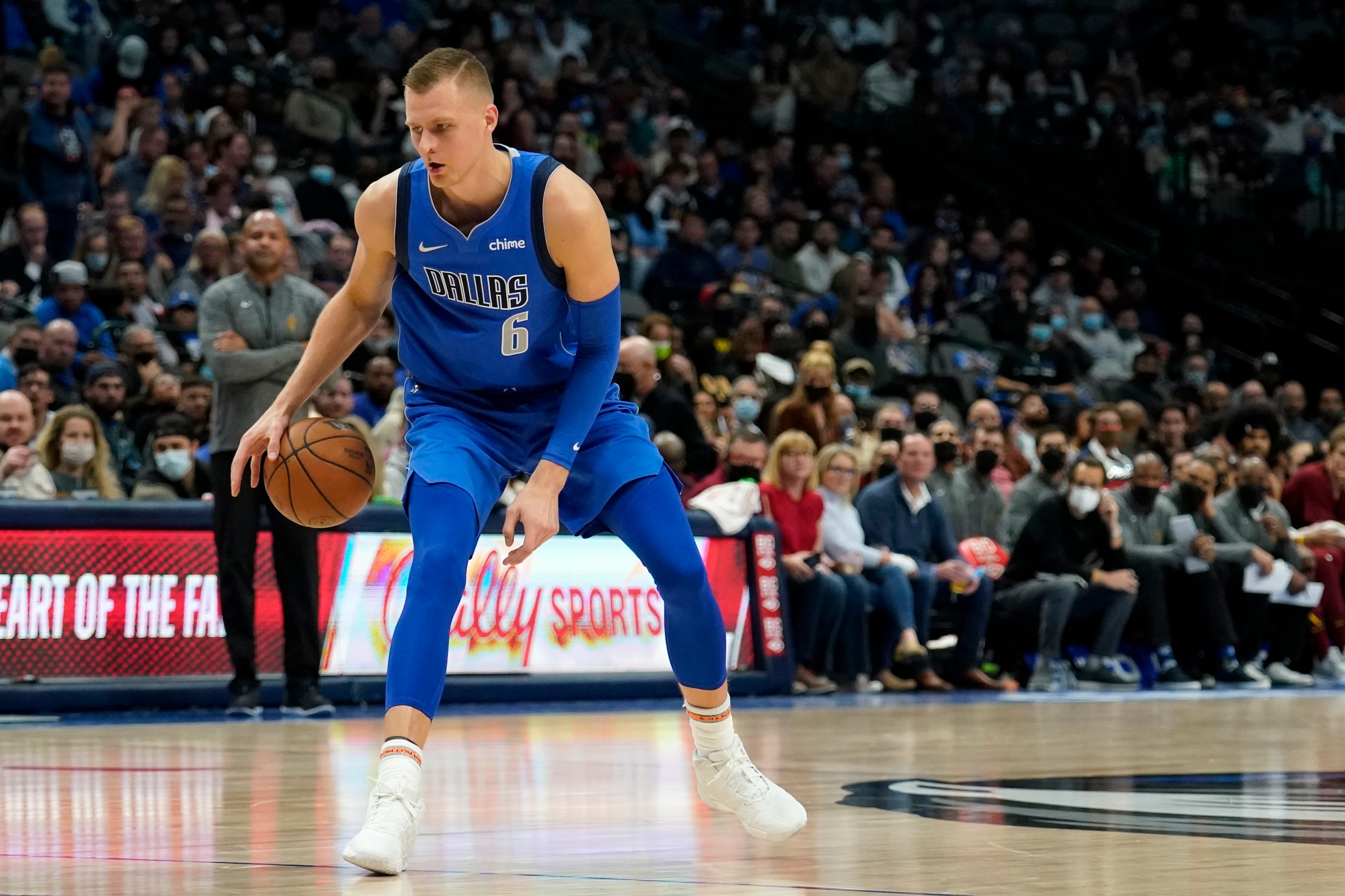 Dallas Mavericks forward Kristaps Porzingis works against the Cleveland Cavaliers during an NBA basketball game in Dallas, Monday, Nov. 29, 2021. (AP Photo/Tony Gutierrez)