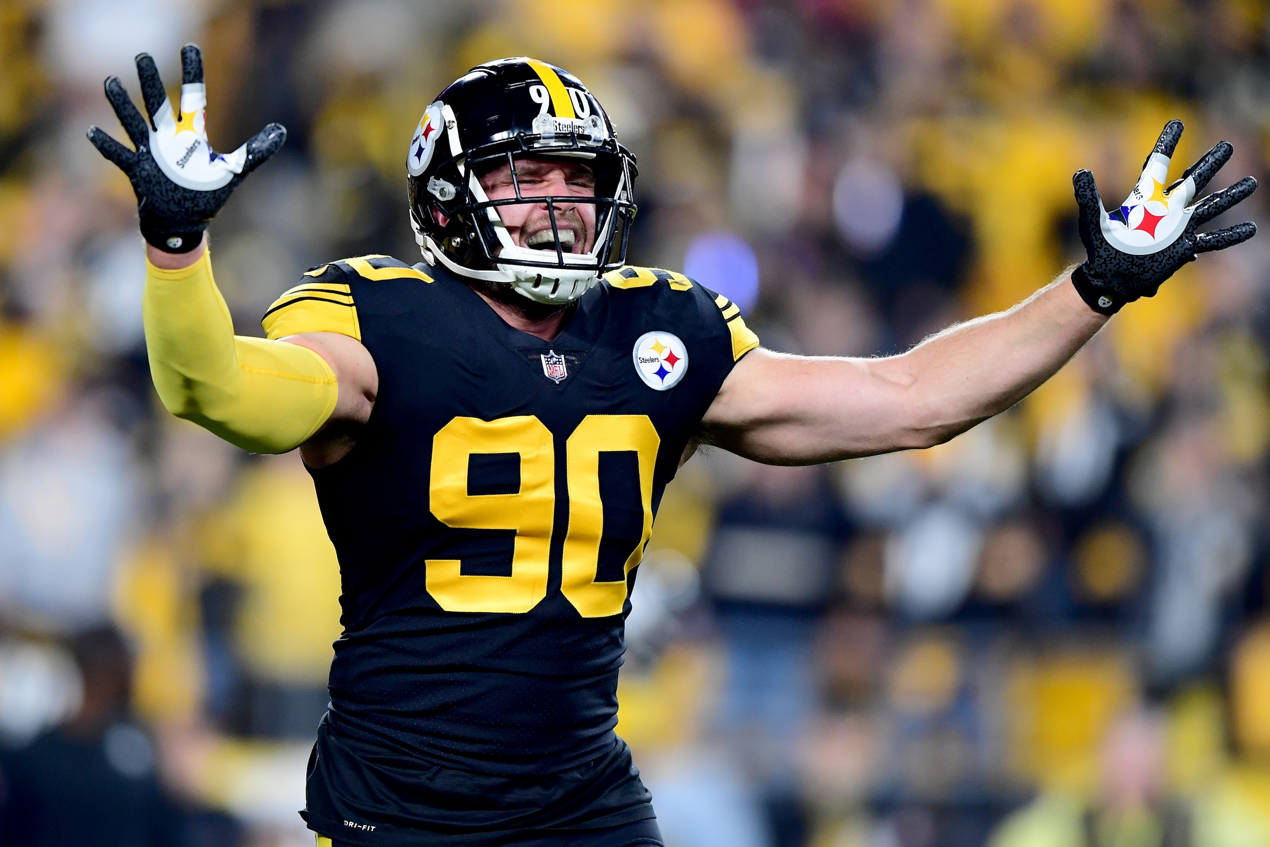 PITTSBURGH, PENNSYLVANIA - NOVEMBER 08: T.J. Watt #90 of the Pittsburgh Steelers reacts during warm up before a game against the Chicago Bears at Heinz Field on November 08, 2021 in Pittsburgh, Pennsylvania. (Photo by Emilee Chinn/Getty Images) PITTSBURGH, PENNSYLVANIA - NOVEMBER 08: T.J. Watt #90 of the Pittsburgh Steelers reacts during warm up before a game against the Chicago Bears at Heinz Field on November 08, 2021 in Pittsburgh, Pennsylvania. (Photo by Emilee Chinn/Getty Images)