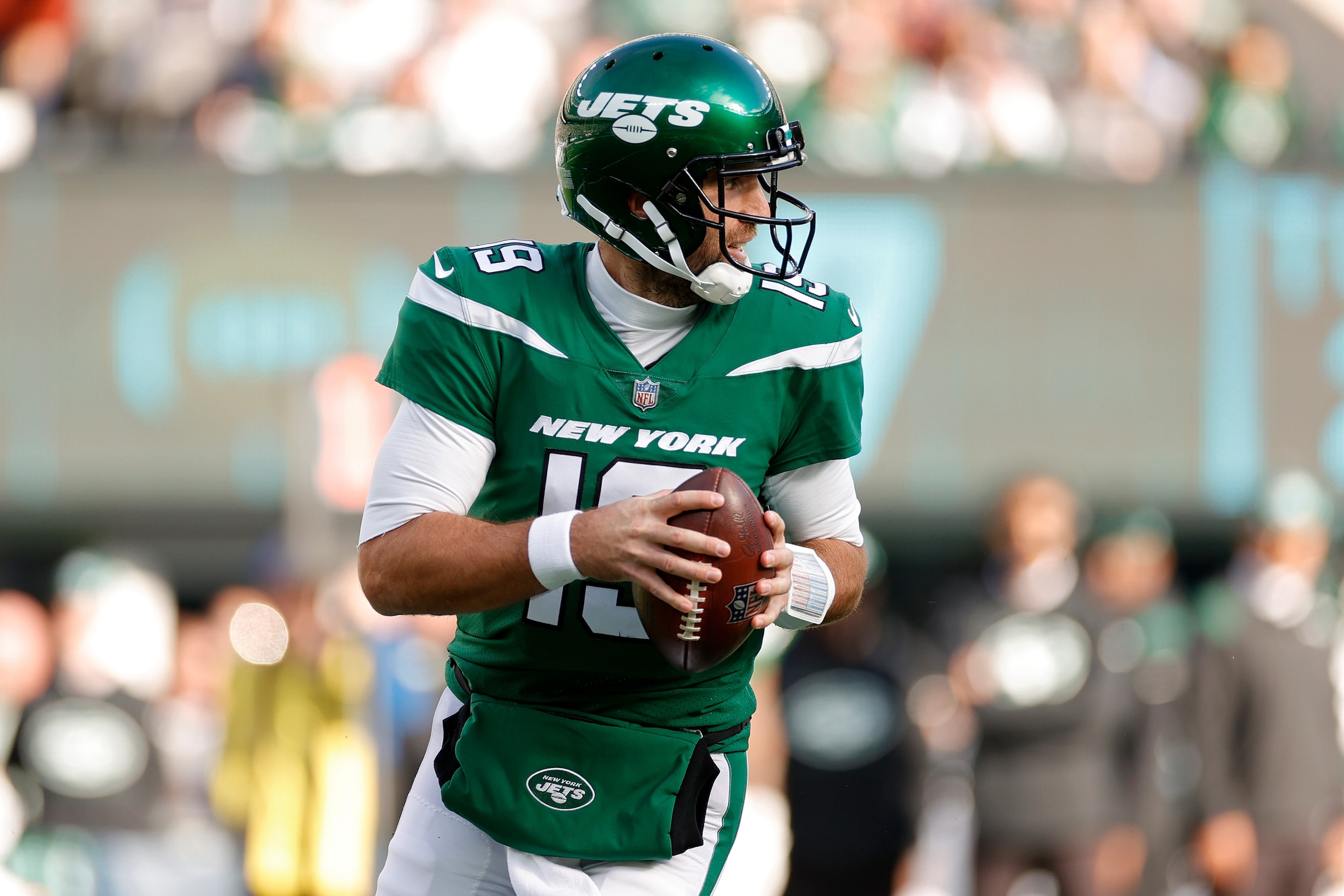 EAST RUTHERFORD, NEW JERSEY - NOVEMBER 21: Joe Flacco #19 of the New York Jets looks to pass during the first quarter in the game against the Miami Dolphins at MetLife Stadium on November 21, 2021 in East Rutherford, New Jersey. (Photo by Sarah Stier/Getty Images)