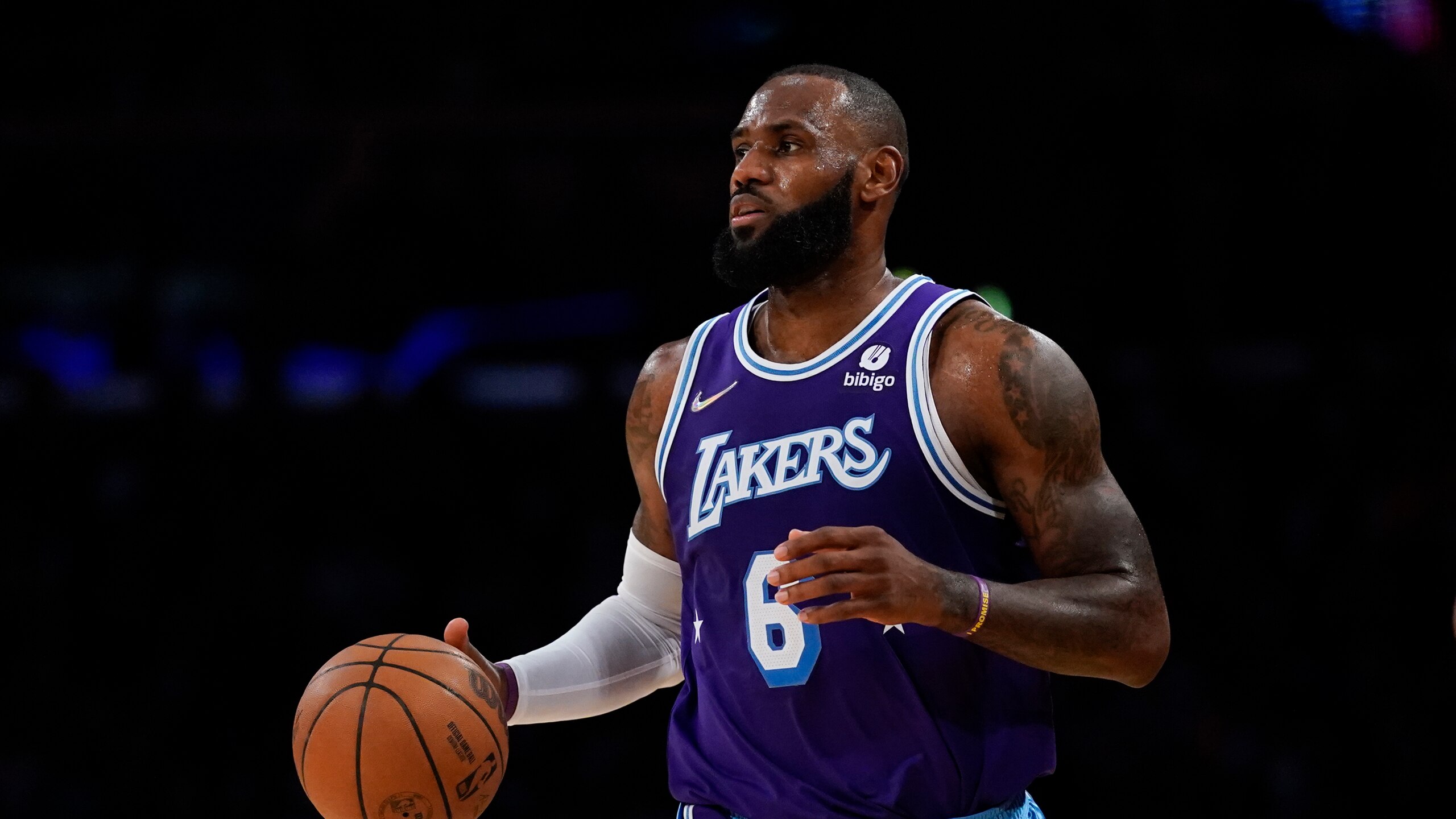 Los Angeles Lakers forward LeBron James (6) controls the ball during an NBA basketball game against the Los Angeles Clippers in Los Angeles, Friday, Dec. 3, 2021. (AP Photo/Ashley Landis)