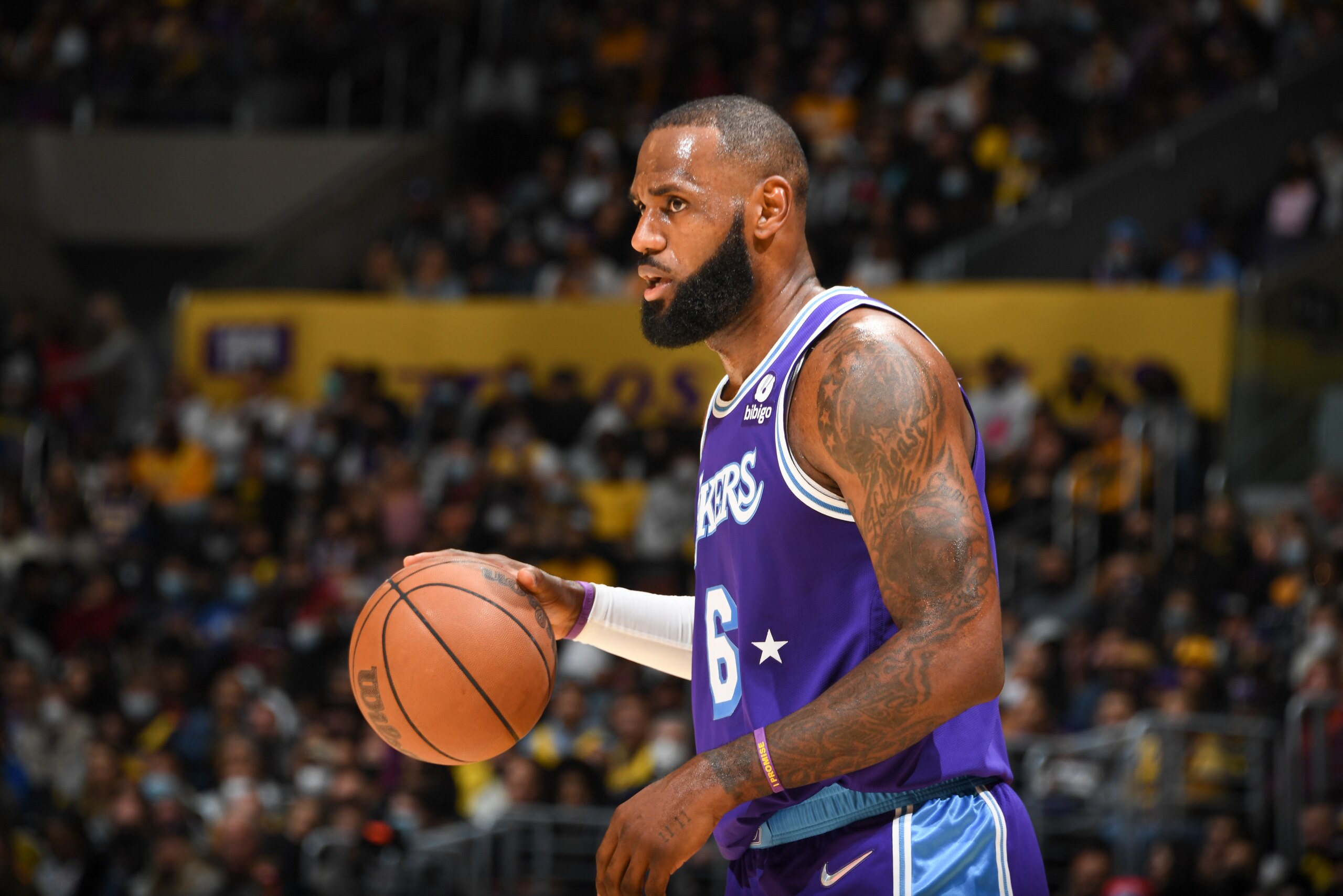 LOS ANGELES, CA - DECEMBER 3: LeBron James #6 of the Los Angeles Lakers handles the ball during the game against the LA Clippers on December 3, 2021 at STAPLES Center in Los Angeles, California. NOTE TO USER: User expressly acknowledges and agrees that, by downloading and/or using this Photograph, user is consenting to the terms and conditions of the Getty Images License Agreement. Mandatory Copyright Notice: Copyright 2021 NBAE (Photo by Andrew D. Bernstein/NBAE via Getty Images)