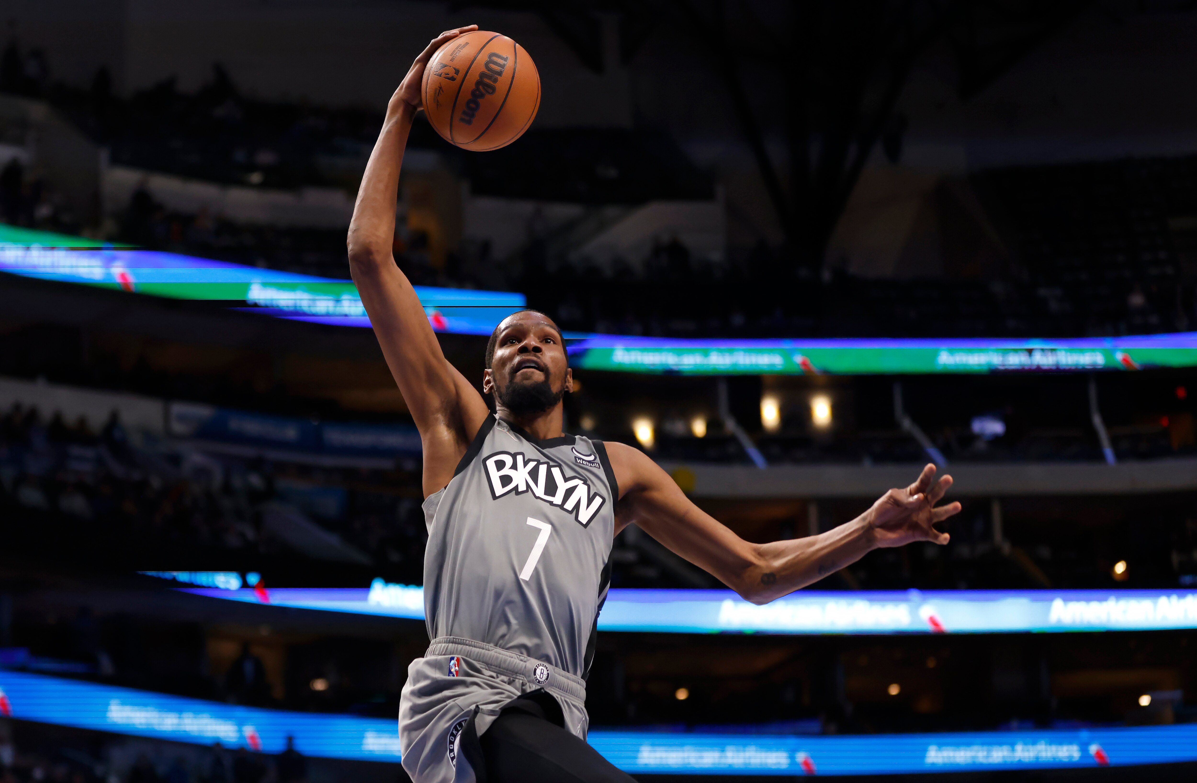 DALLAS, TX - NOVEMBER 7: Kevin Durant #7 of the Brooklyn Nets goes up for a slam dunk against the Dallas Mavericks in the first half at American Airlines Center on November 7, 2021 in Dallas, Texas. NOTE TO USER: User expressly acknowledges and agrees that, by downloading and or using this photograph, User is consenting to the terms and conditions of the Getty Images License Agreement. (Photo by Ron Jenkins/Getty Images)