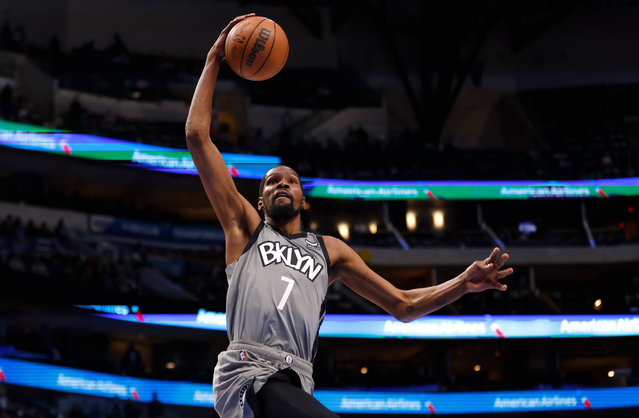 DALLAS, TX - NOVEMBER 7: Kevin Durant #7 of the Brooklyn Nets goes up for a slam dunk against the Dallas Mavericks in the first half at American Airlines Center on November 7, 2021 in Dallas, Texas. NOTE TO USER: User expressly acknowledges and agrees that, by downloading and or using this photograph, User is consenting to the terms and conditions of the Getty Images License Agreement. (Photo by Ron Jenkins/Getty Images)