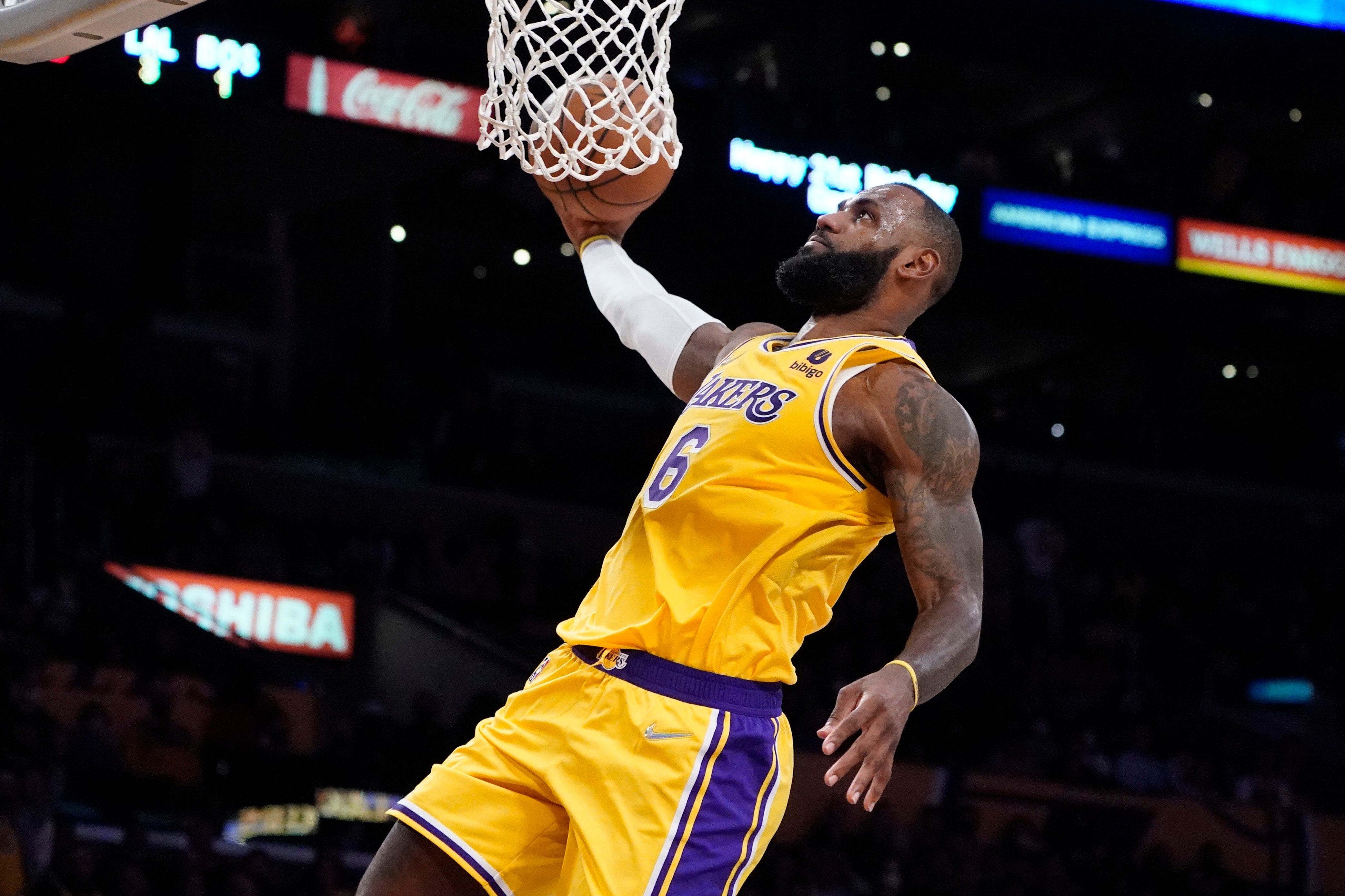 Los Angeles Lakers forward LeBron James prepares to tunk during the second half of the team's NBA basketball game against the Boston Celtics on Tuesday, Dec. 7, 2021, in Los Angeles. (AP Photo/Marcio Jose Sanchez)