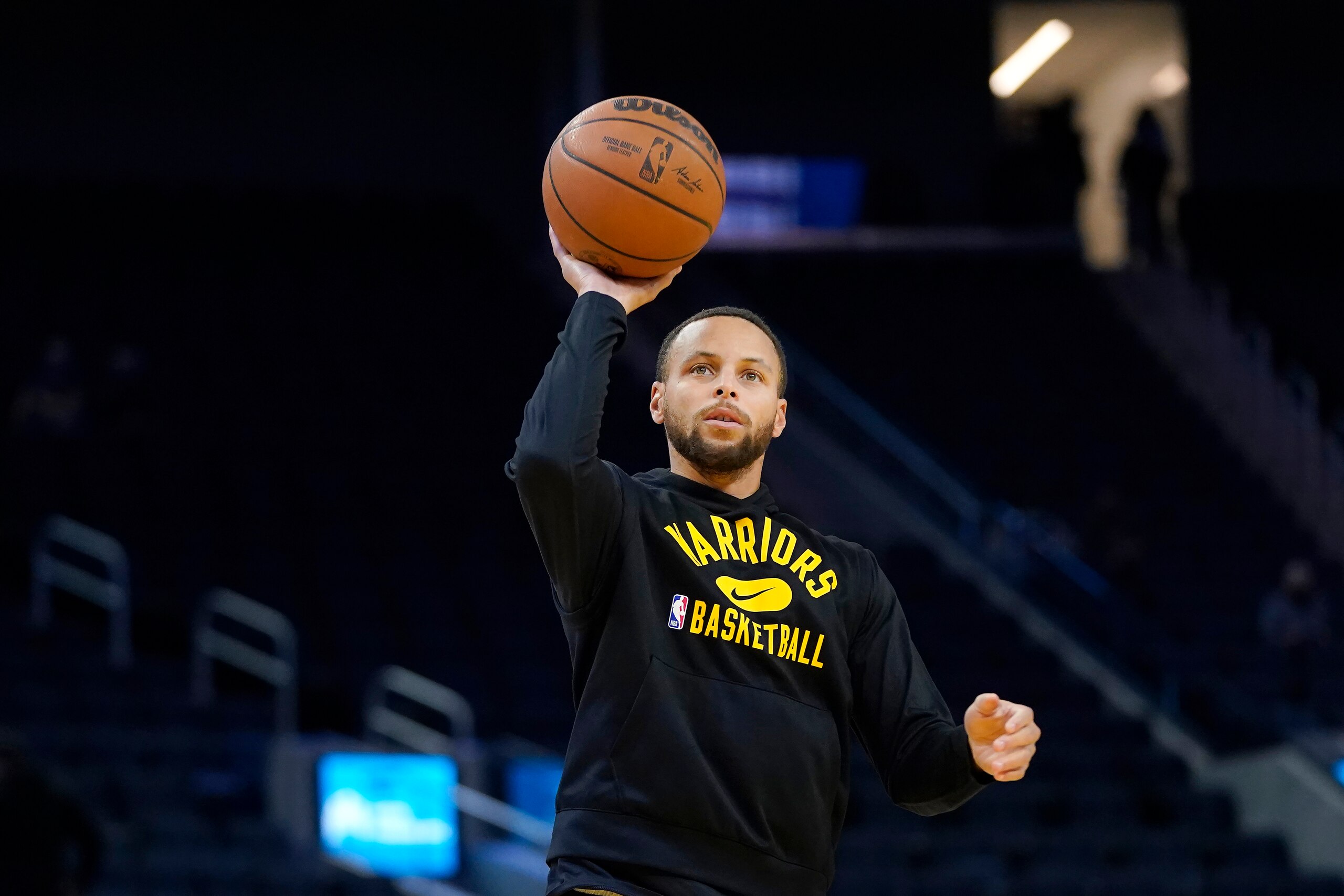 Golden State Warriors guard Stephen Curry warms up before the team's NBA basketball game against the Portland Trail Blazers in San Francisco, Wednesday, Dec. 8, 2021. (AP Photo/Jeff Chiu)