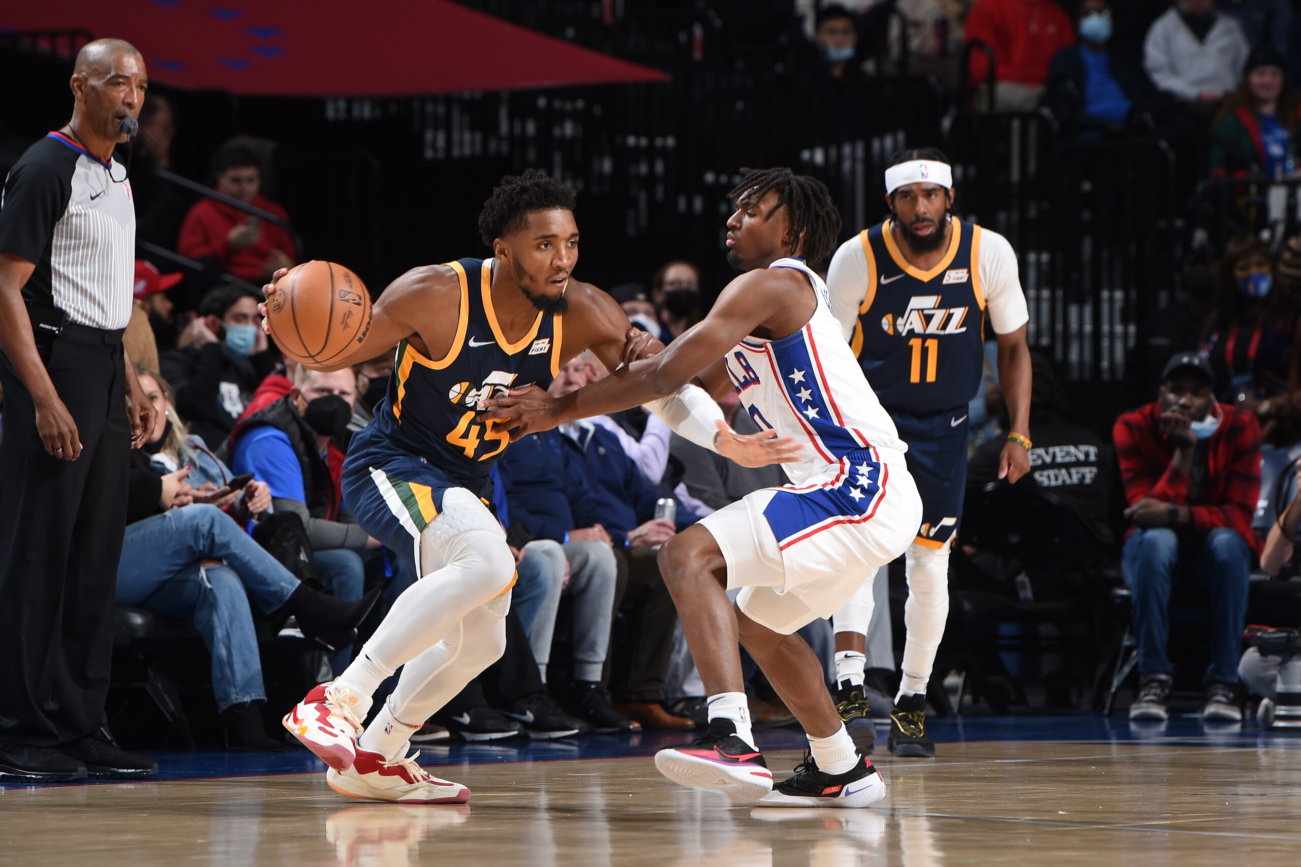 PHILADELPHIA, PA - DECEMBER 9: Donovan Mitchell #45 of the Utah Jazz handles the ball against Tyrese Maxey #0 of the Philadelphia 76ers on December 9, 2021 at Wells Fargo Center in Philadelphia, Pennsylvania. NOTE TO USER: User expressly acknowledges and agrees that, by downloading and/or using this Photograph, user is consenting to the terms and conditions of the Getty Images License Agreement. Mandatory Copyright Notice: Copyright 2021 NBAE (Photo by David Dow/NBAE via Getty Images) PHILADELPHIA, PA - DECEMBER 9: Donovan Mitchell #45 of the Utah Jazz handles the ball against Tyrese Maxey #0 of the Philadelphia 76ers on December 9, 2021 at Wells Fargo Center in Philadelphia, Pennsylvania. NOTE TO USER: User expressly acknowledges and agrees that, by downloading and/or using this Photograph, user is consenting to the terms and conditions of the Getty Images License Agreement. Mandatory Copyright Notice: Copyright 2021 NBAE (Photo by David Dow/NBAE via Getty Images)